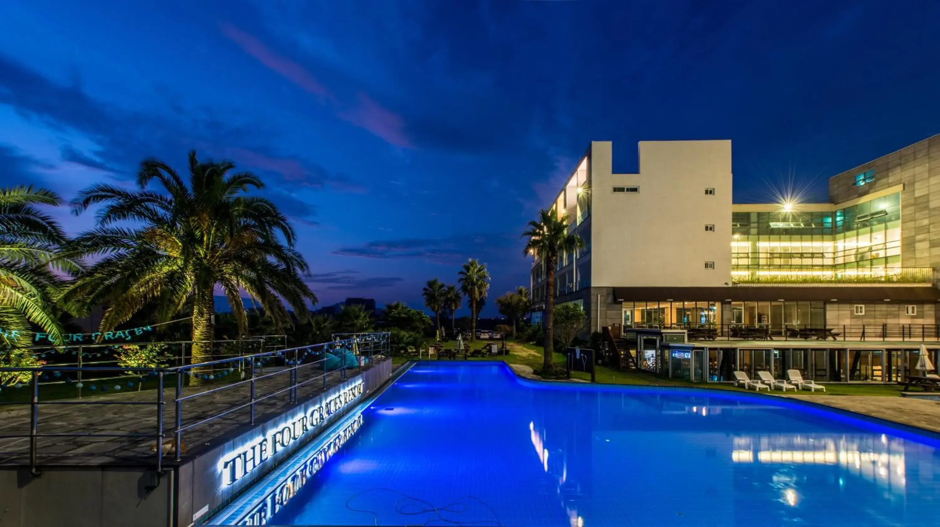 Swimming pool in The Four Grace Resort Swimming pool in The Four Grace Resort