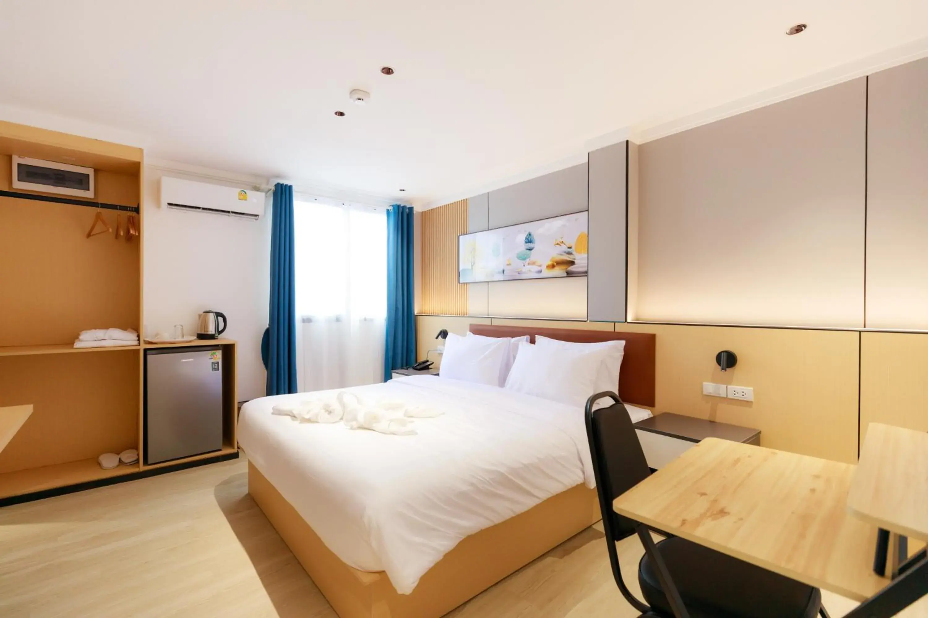 Budget Double Room in Banana Guesthouse South Pattaya Budget Double Room in Banana Guesthouse South Pattaya