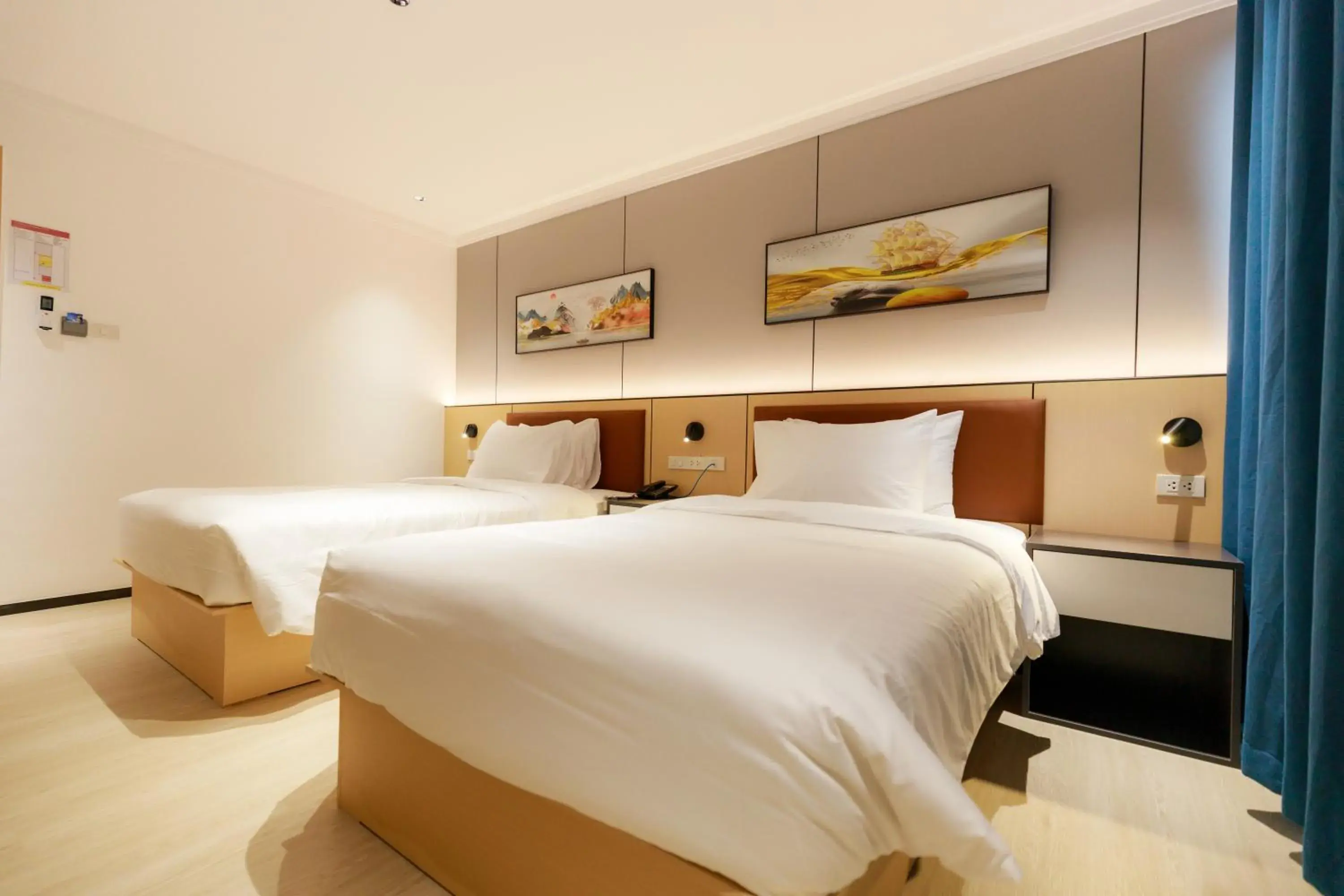Twin Room with Private Bathroom in Banana Guesthouse South Pattaya Twin Room with Private Bathroom in Banana Guesthouse South Pattaya