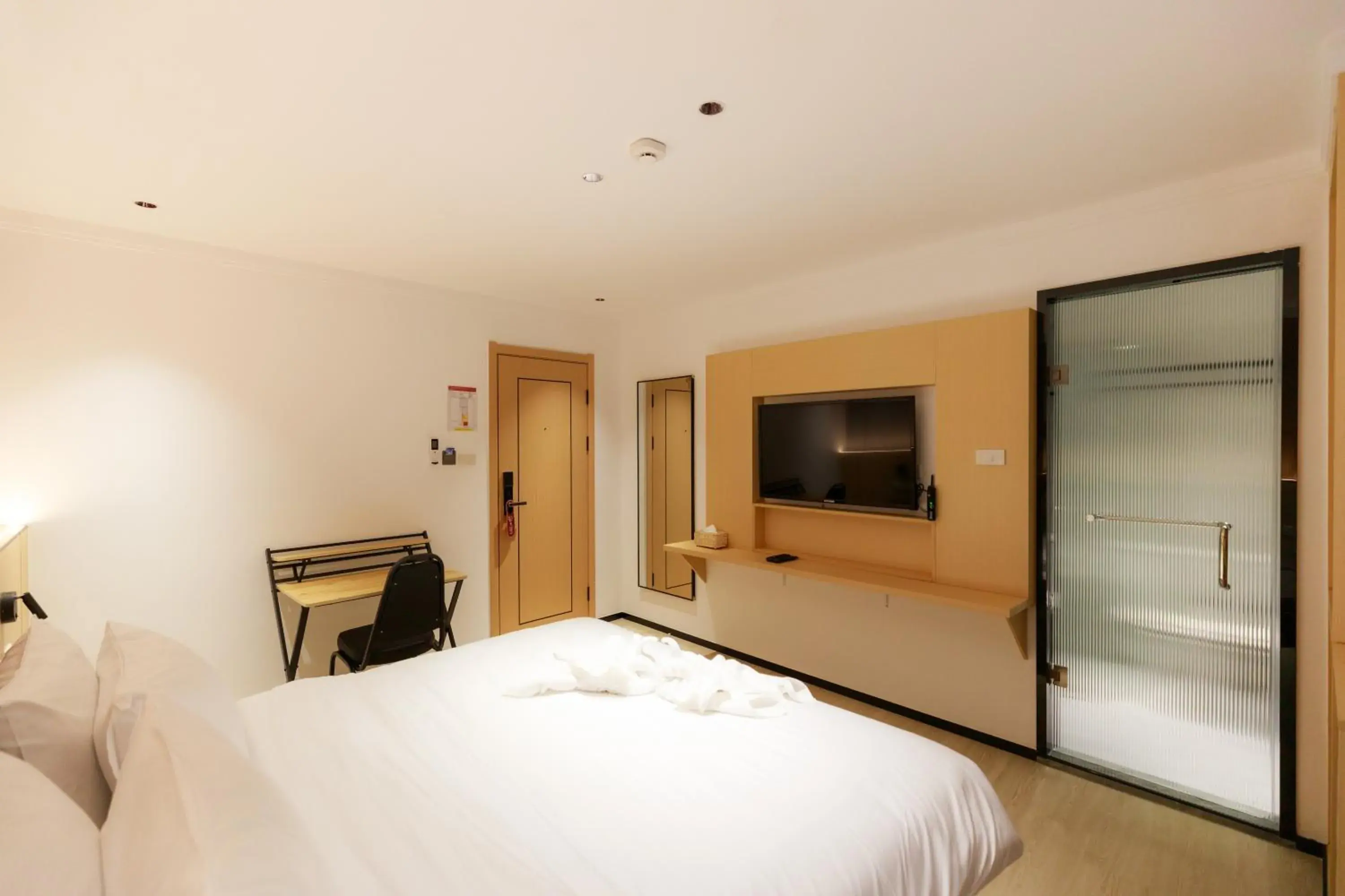 Budget Double Room in Banana Guesthouse South Pattaya Budget Double Room in Banana Guesthouse South Pattaya