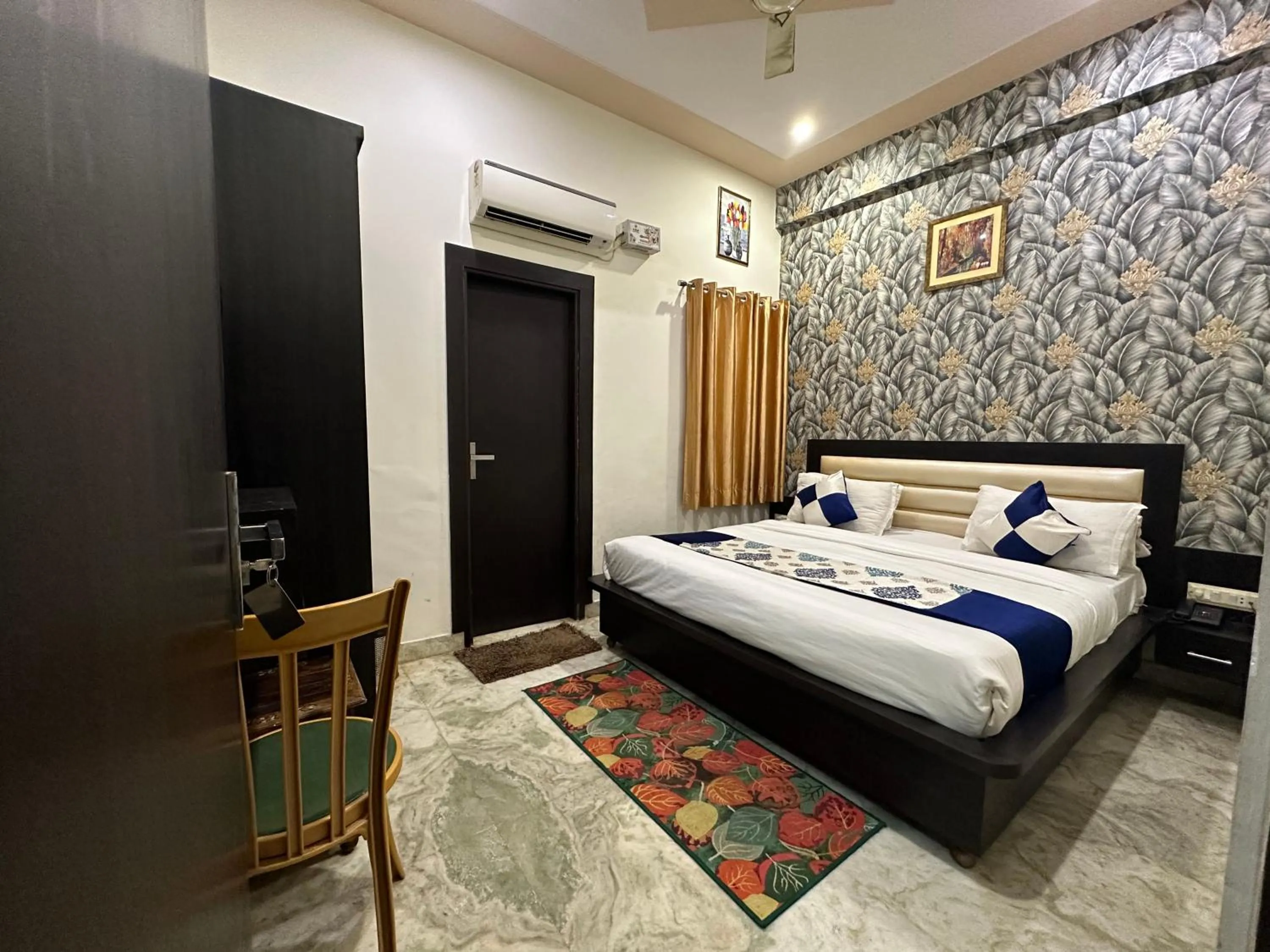 Standard Double Room in Hotel Aaradhya Residency