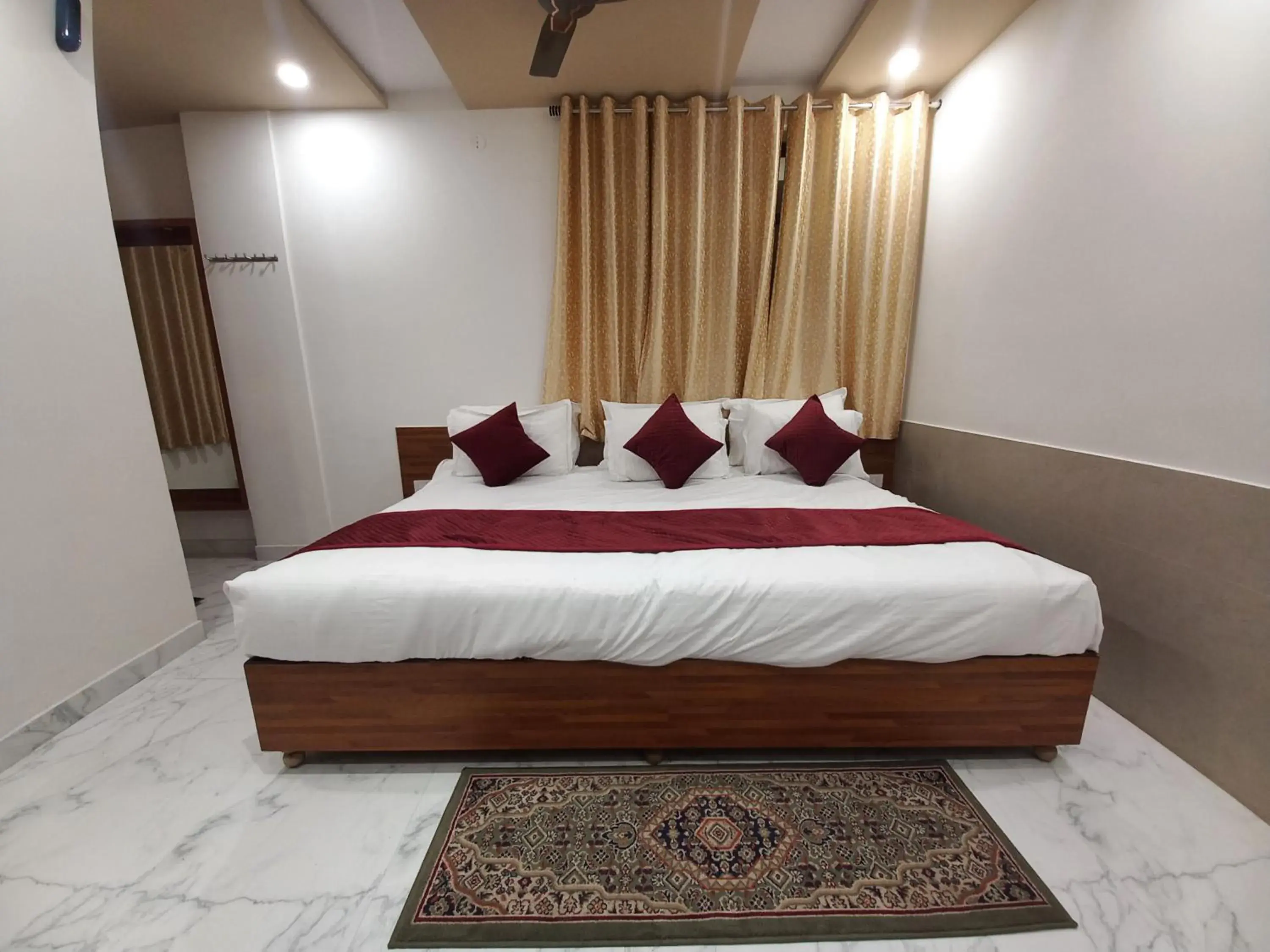 Photo of the whole room, Bed in Hotel Aaradhya Residency Photo of the whole room, Bed in Hotel Aaradhya Residency