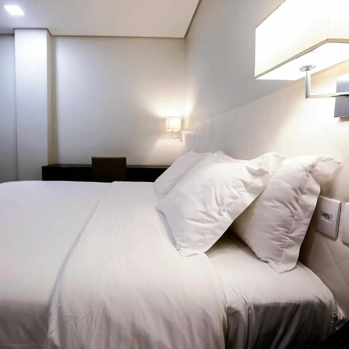 Bed in Fratele Business Hotel