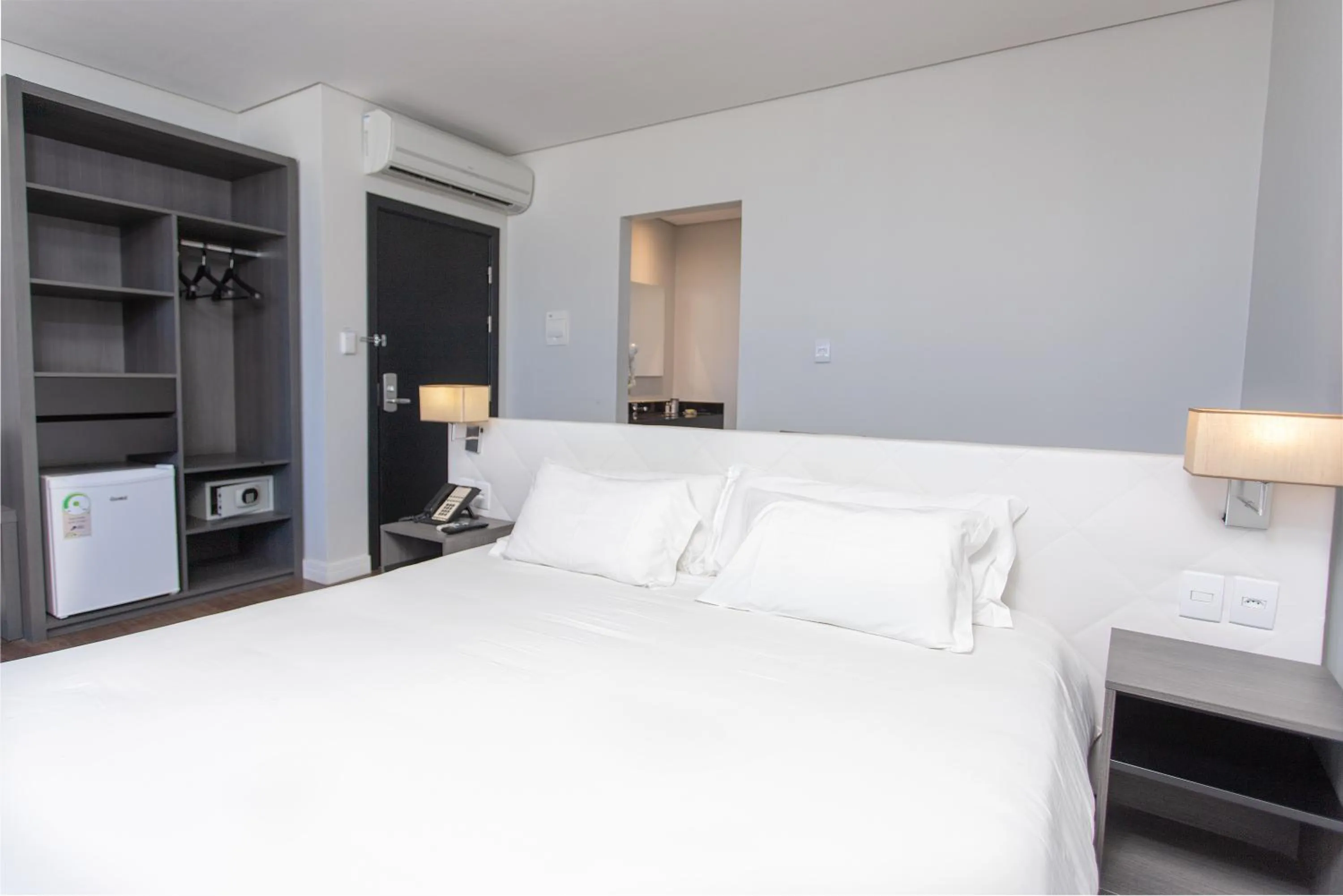 Bedroom, Bed in Fratele Business Hotel