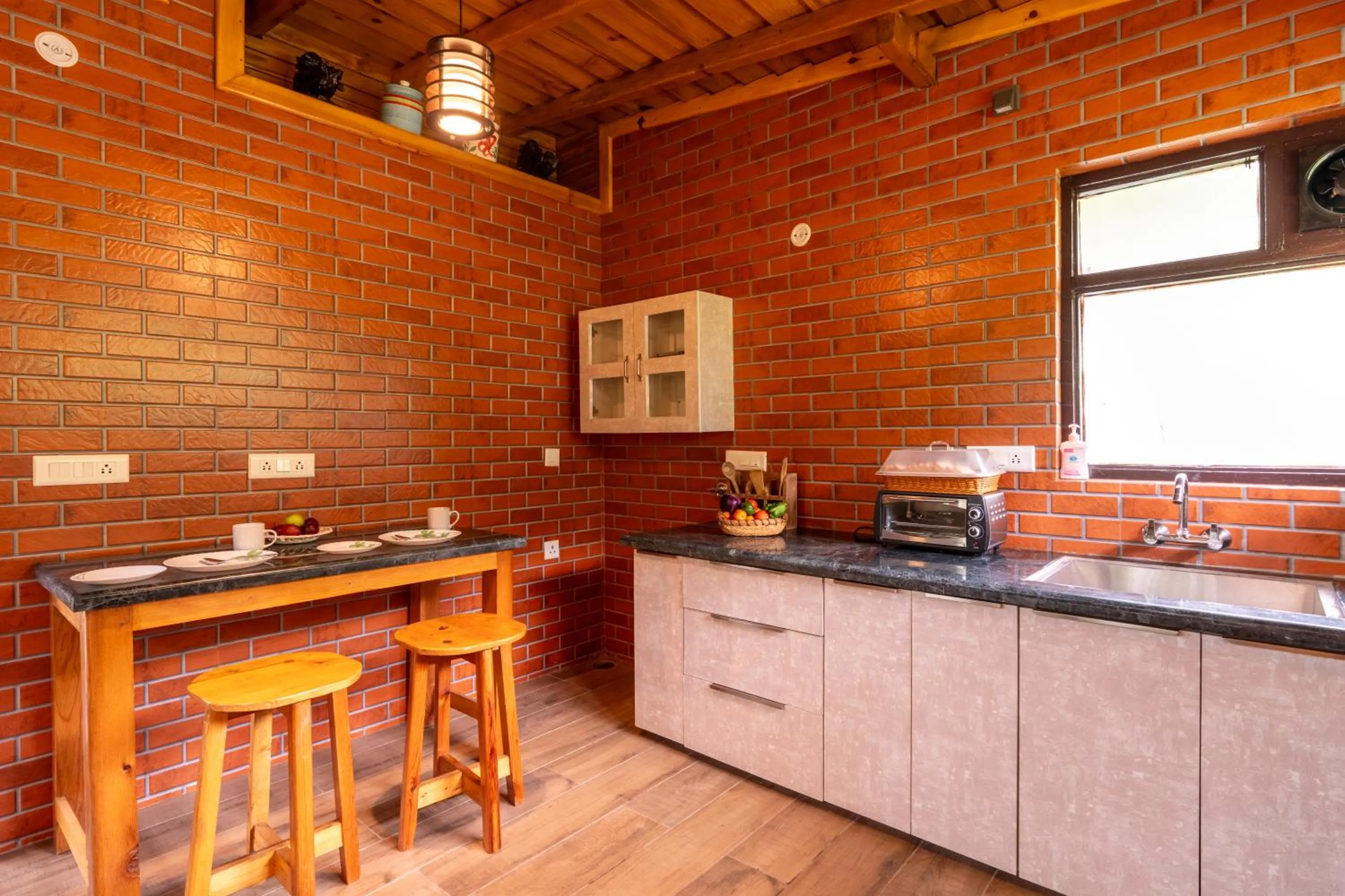 Kitchen or kitchenette in Parvada Bungalows