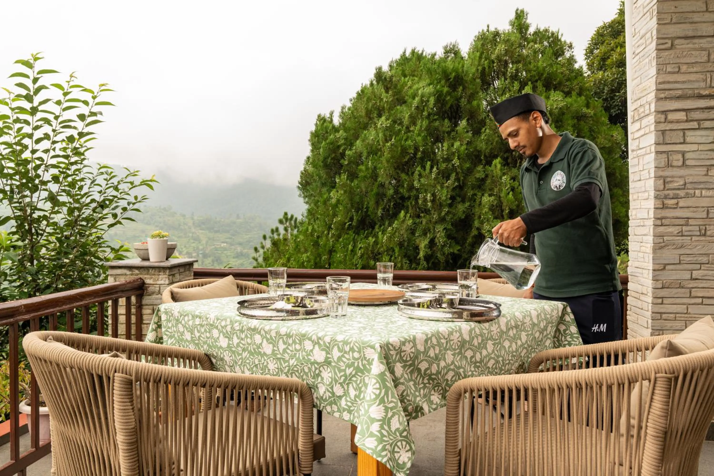 Restaurant/places to eat in Parvada Bungalows