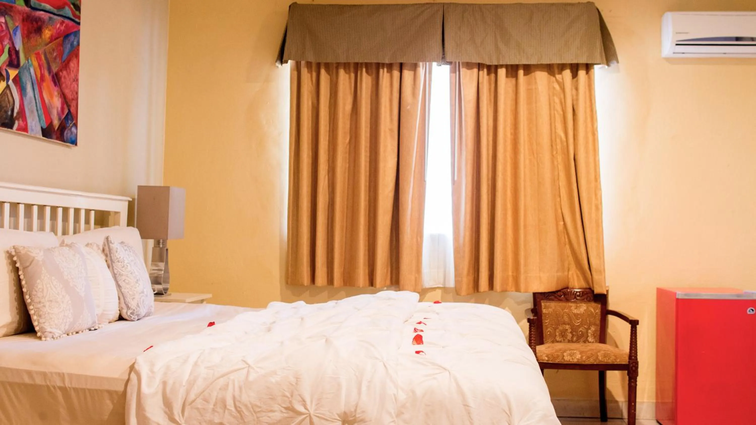 Bedroom, Bed in The Jam Lodge