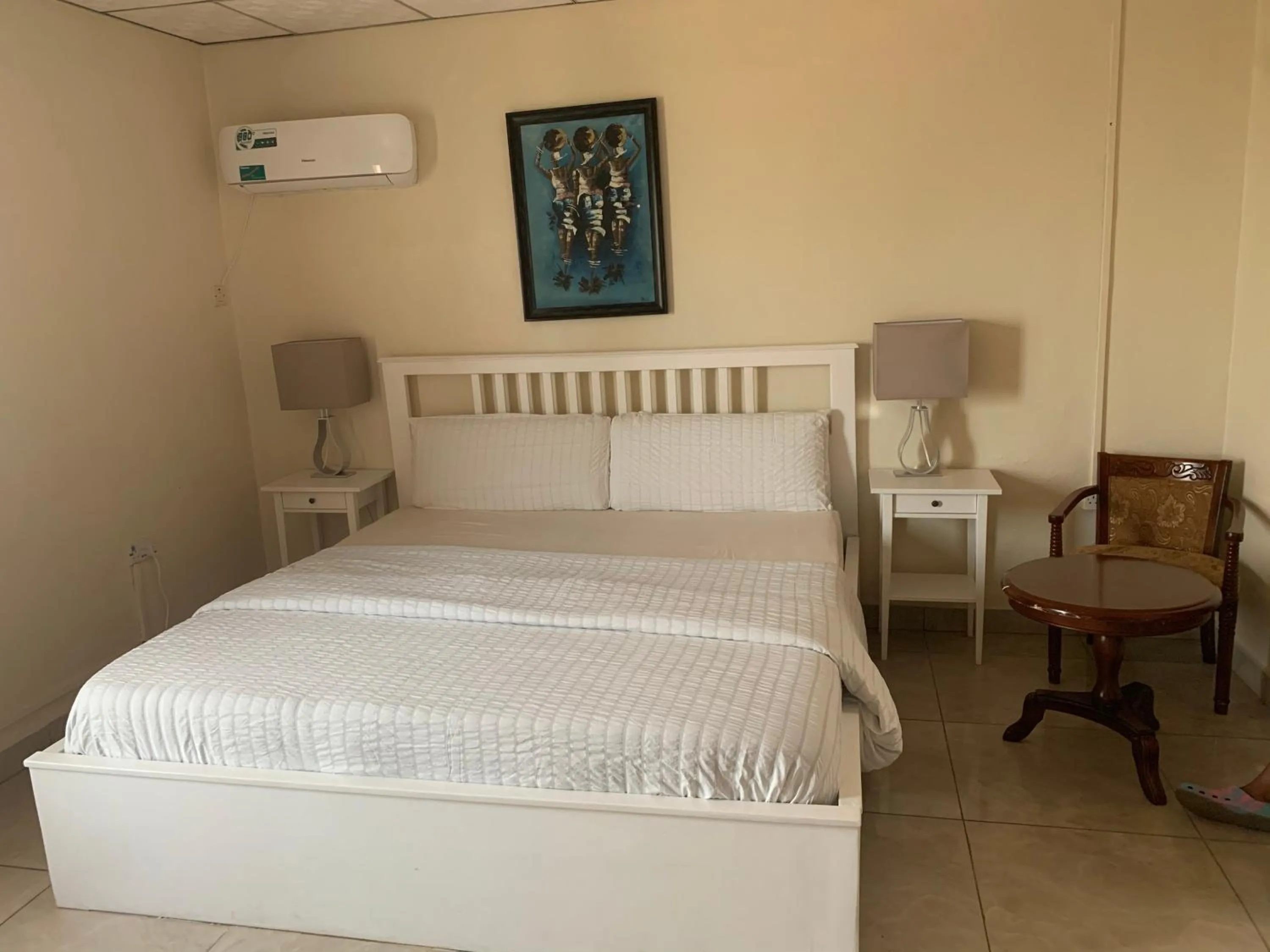 Seating area, Bed in The Jam Lodge