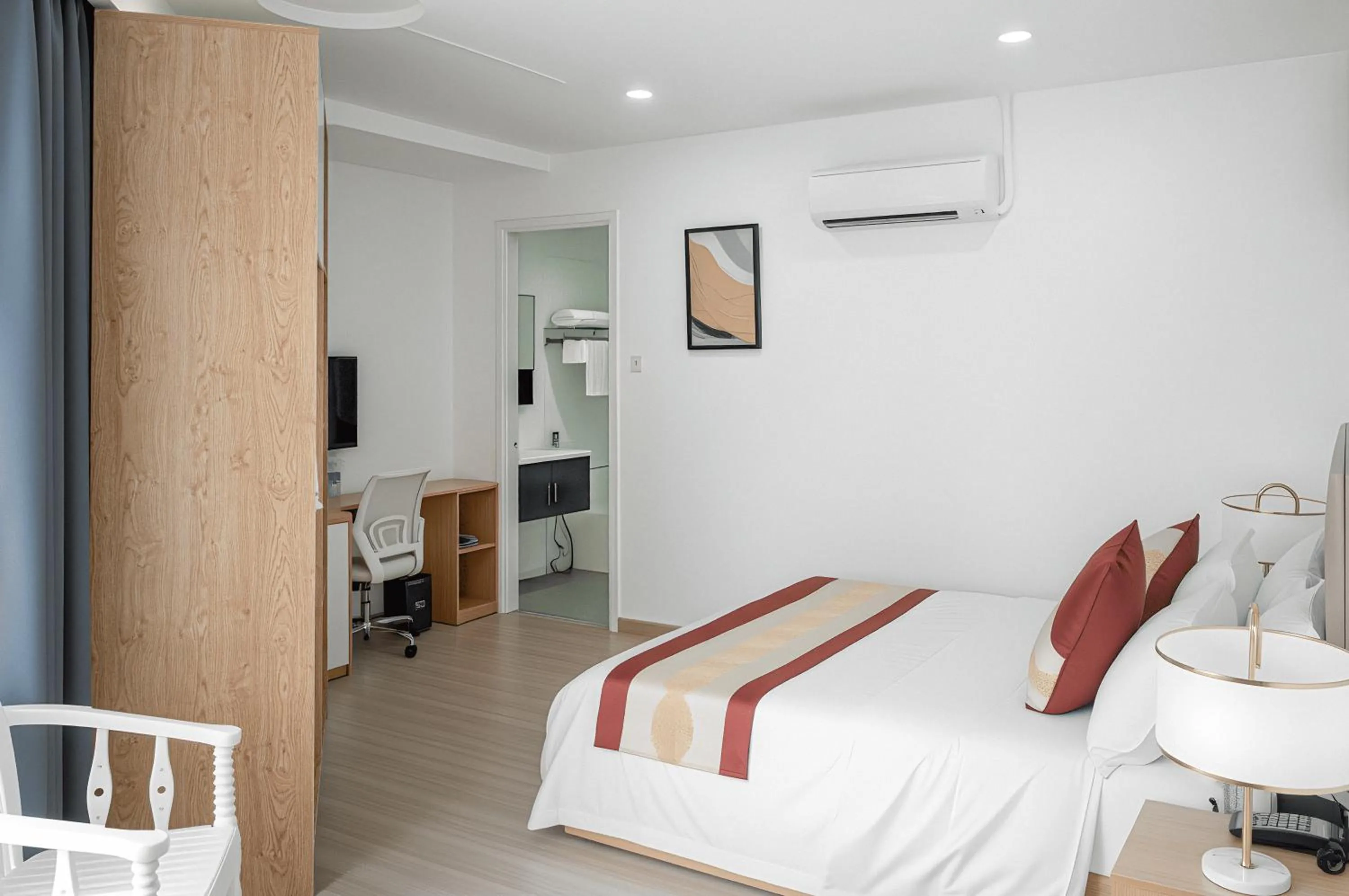 Bedroom, Bed in Vienna Hotel VN