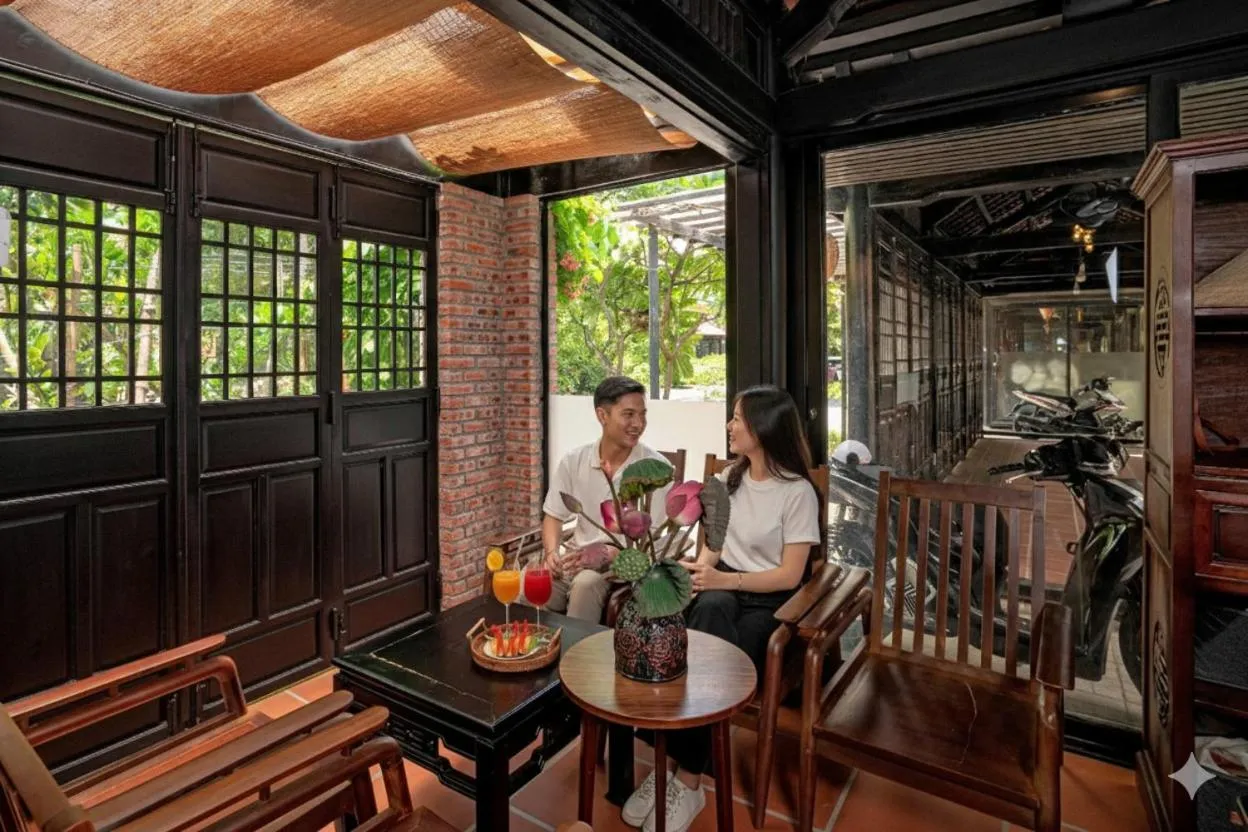 Guests in Du Yen Hoi An Villa
