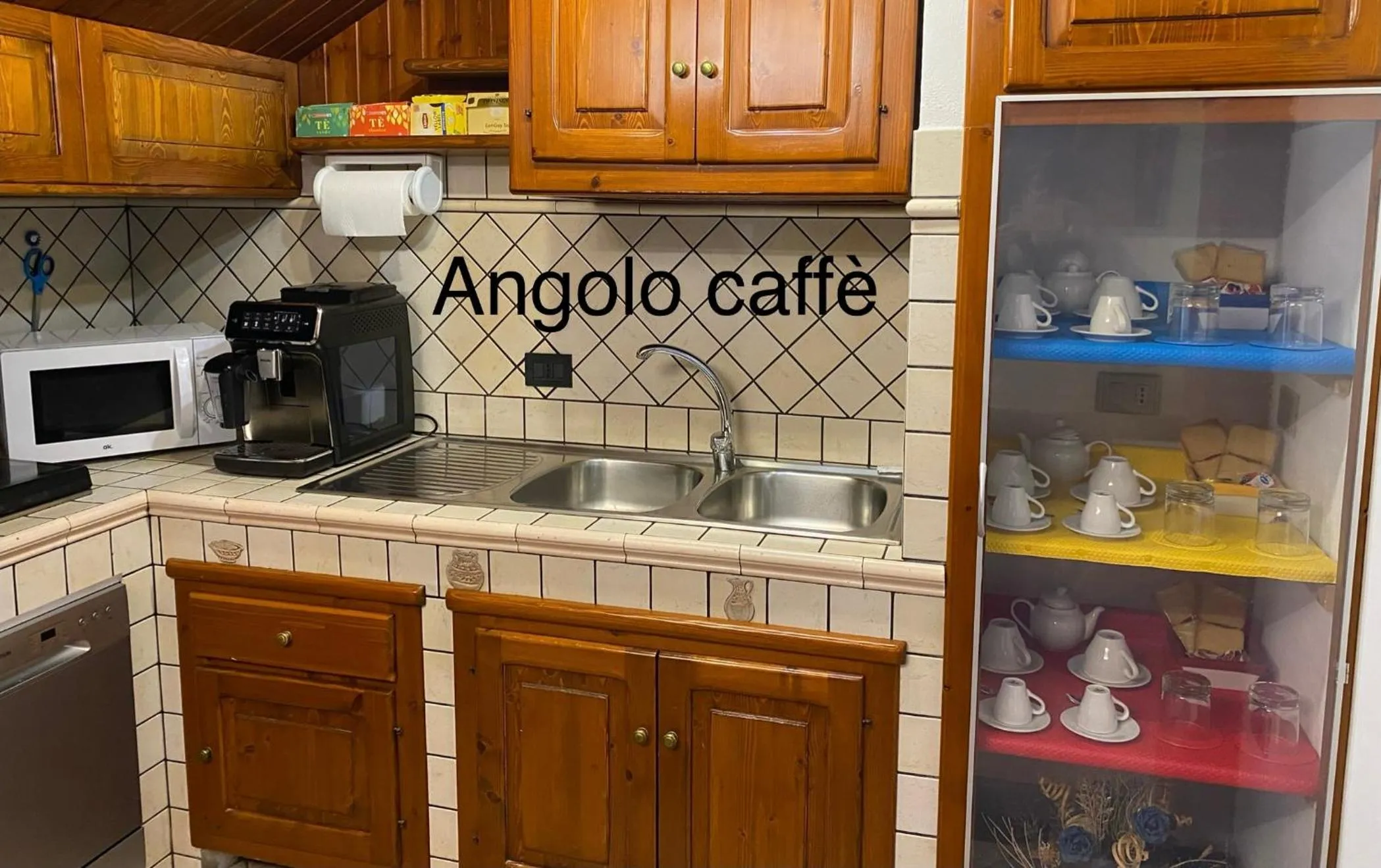 Communal lounge/ TV room in La Dea Hestia