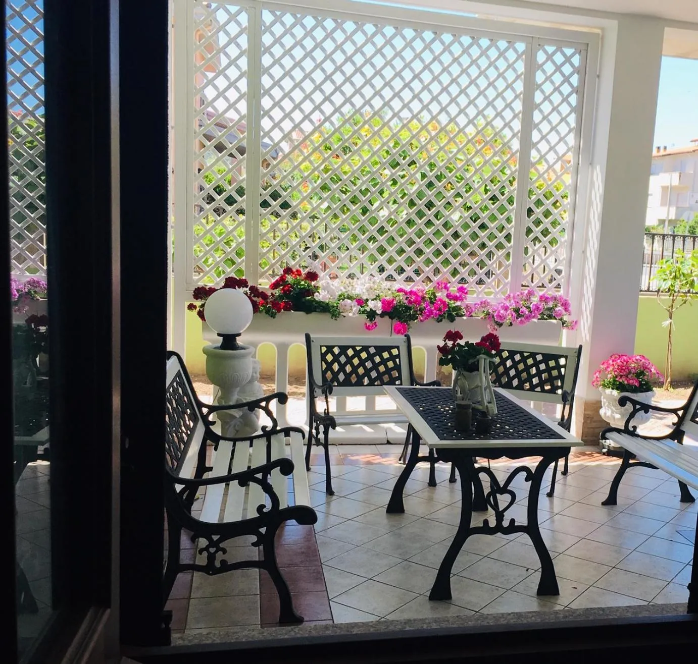 Garden view in La Dea Hestia