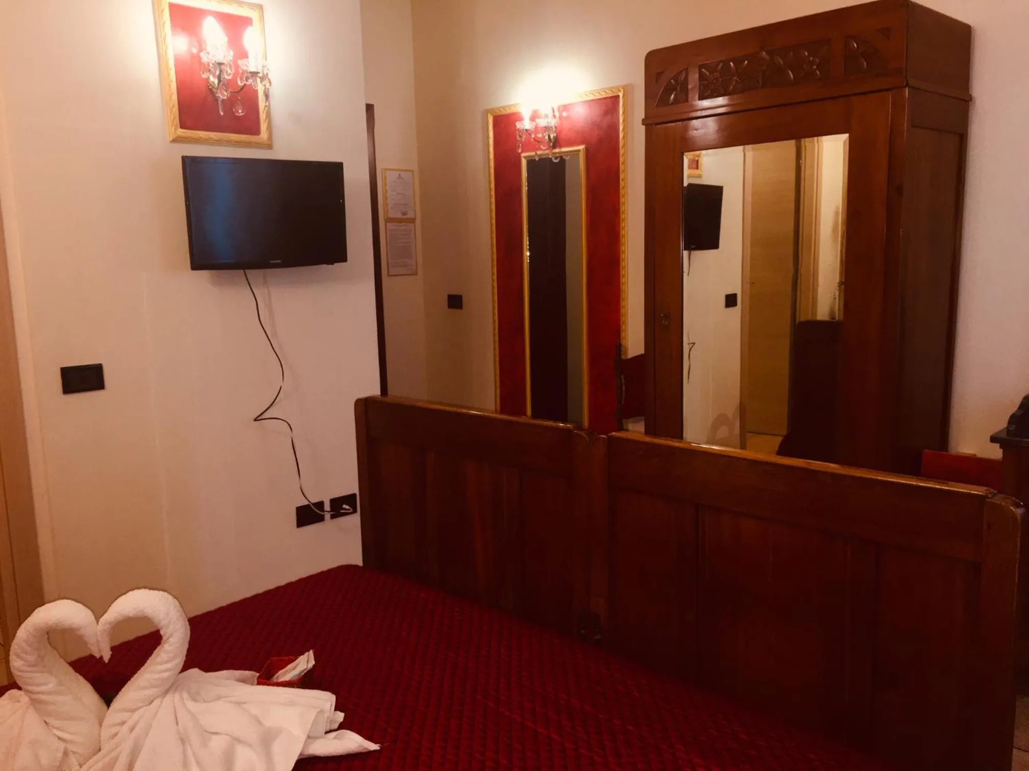 Photo of the whole room, Bed in La Dea Hestia