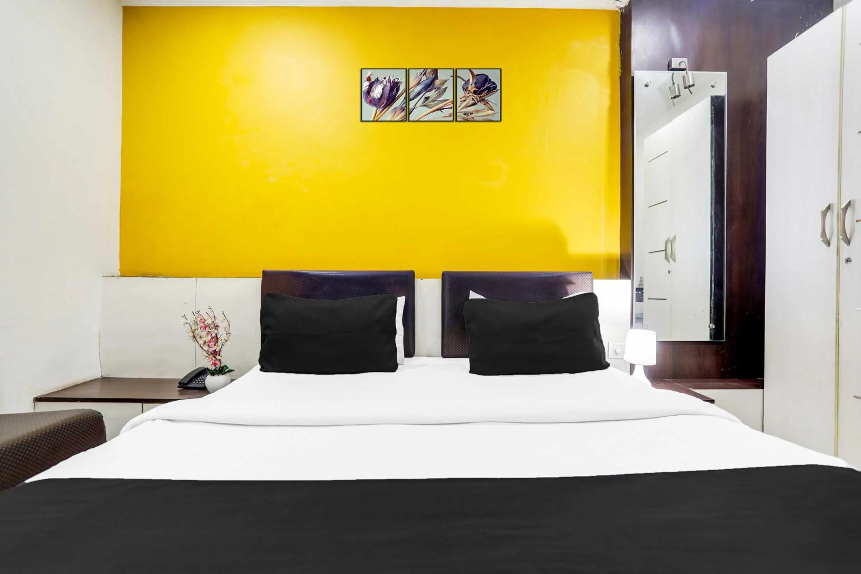 Bedroom, Bed in Hotel O Bhopal DB City Mall