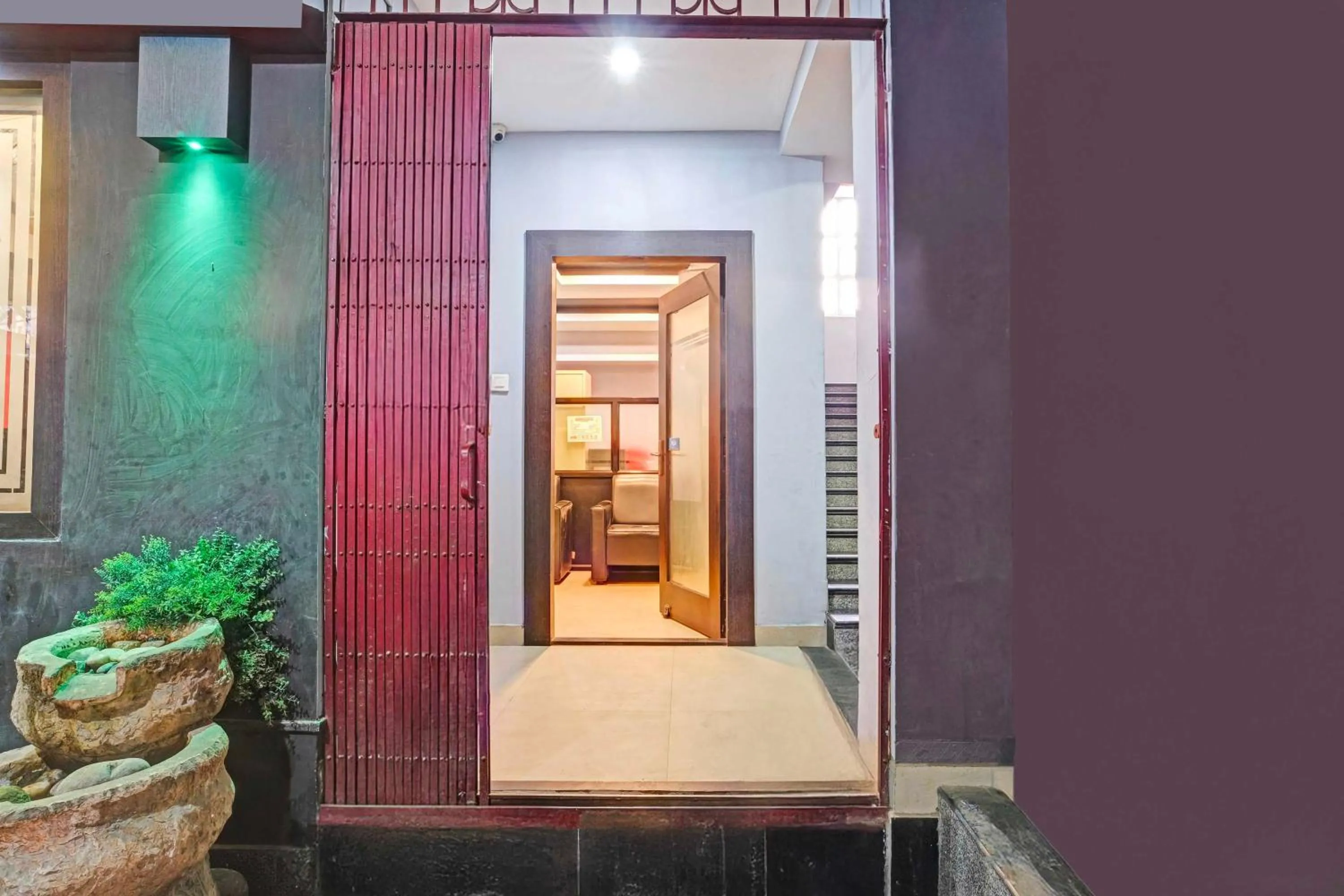 Facade/entrance in Hotel O Guwahati Central Mall