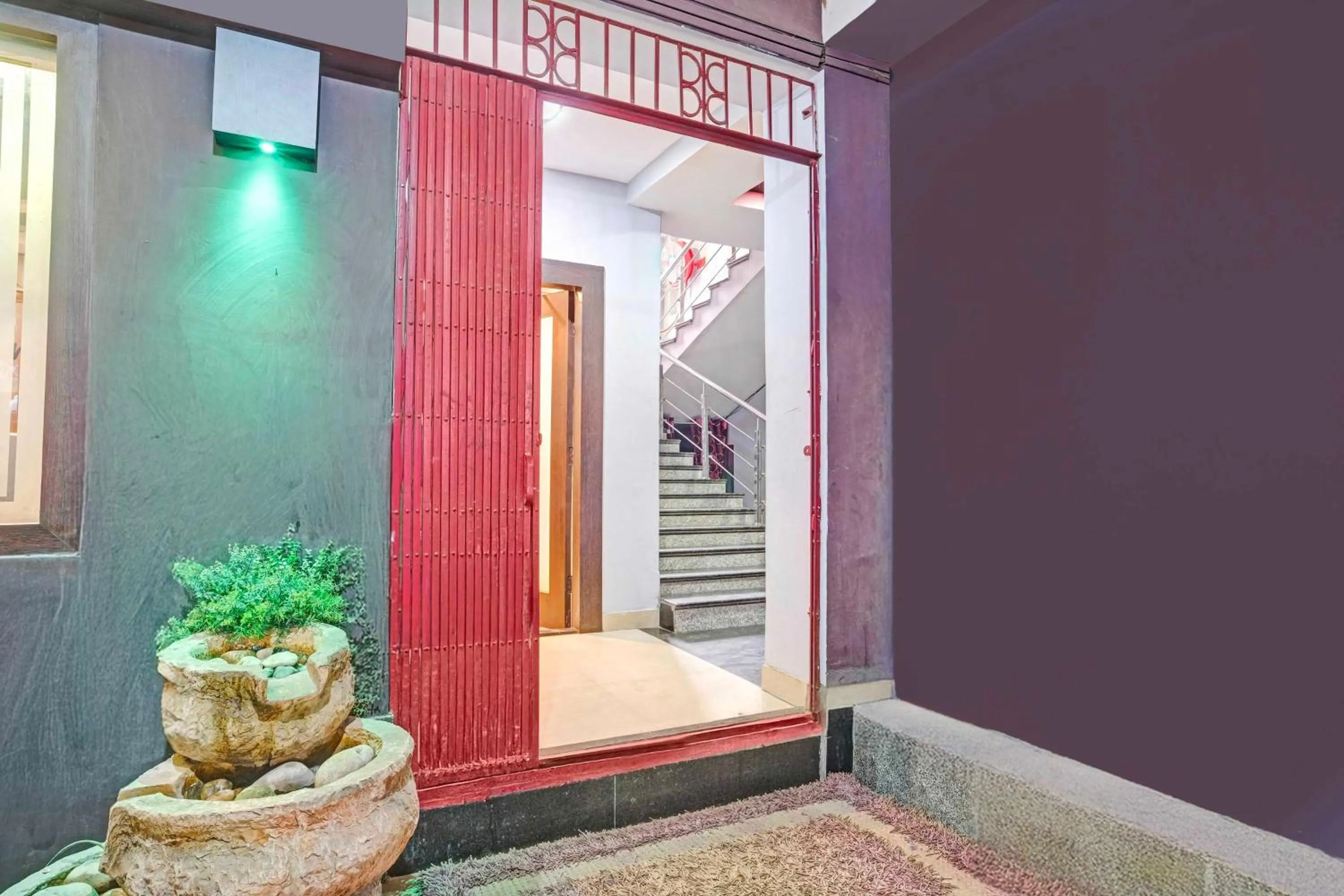 Facade/entrance in Hotel O Guwahati Central Mall