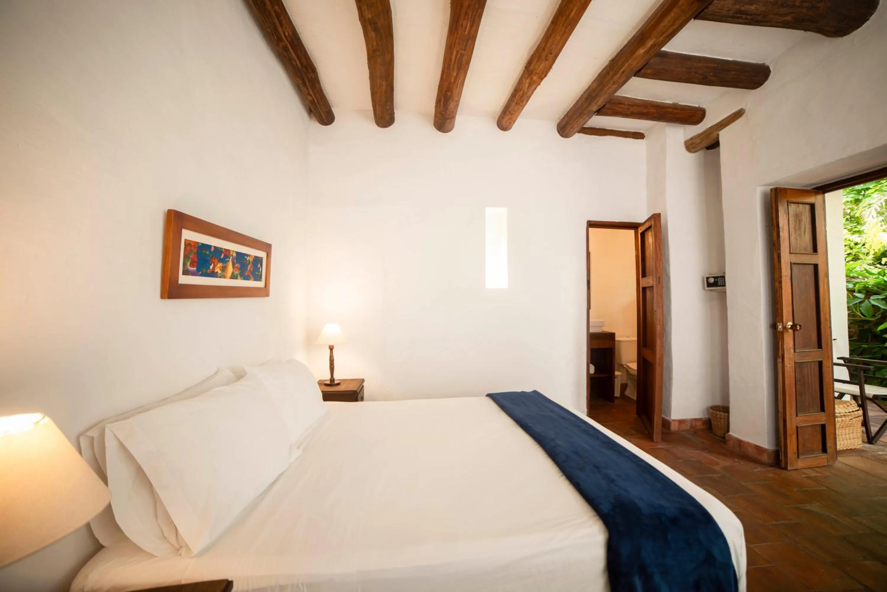 Bed in Achiotte by Masaya Collection