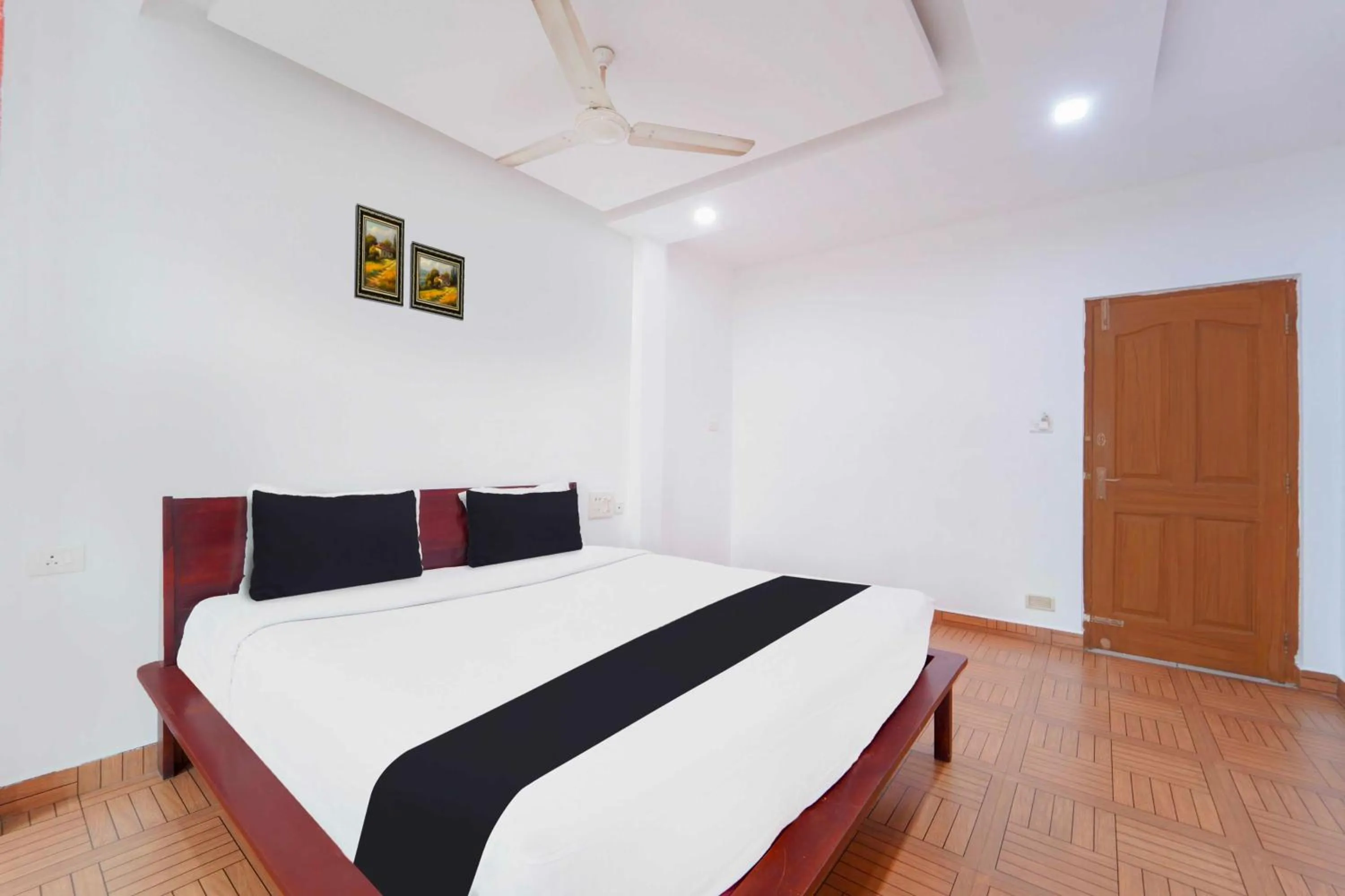 Bedroom in Hotel O Kaloor Metro Station