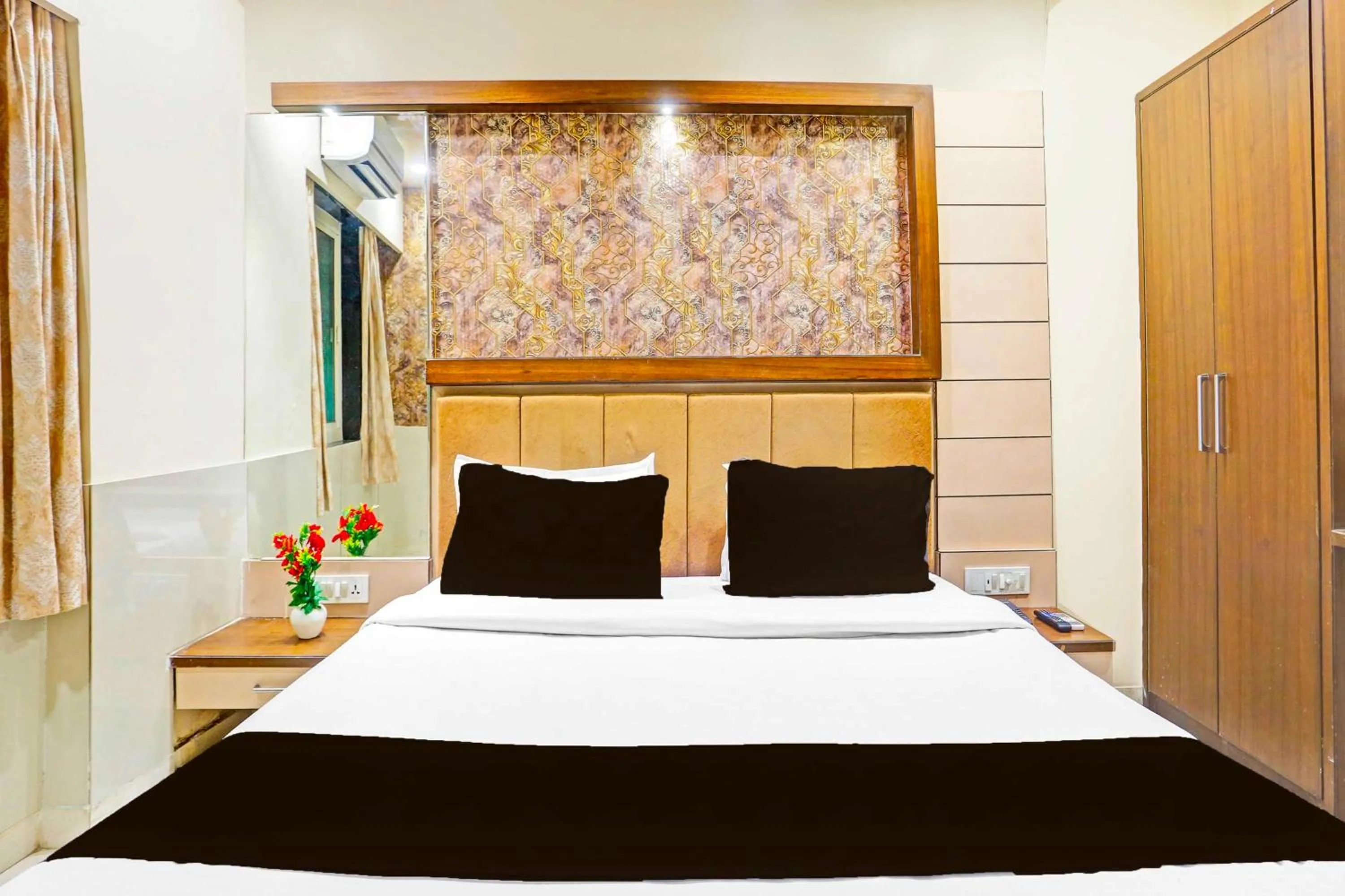 Bedroom, Bed in Collection O Taragarh Fort