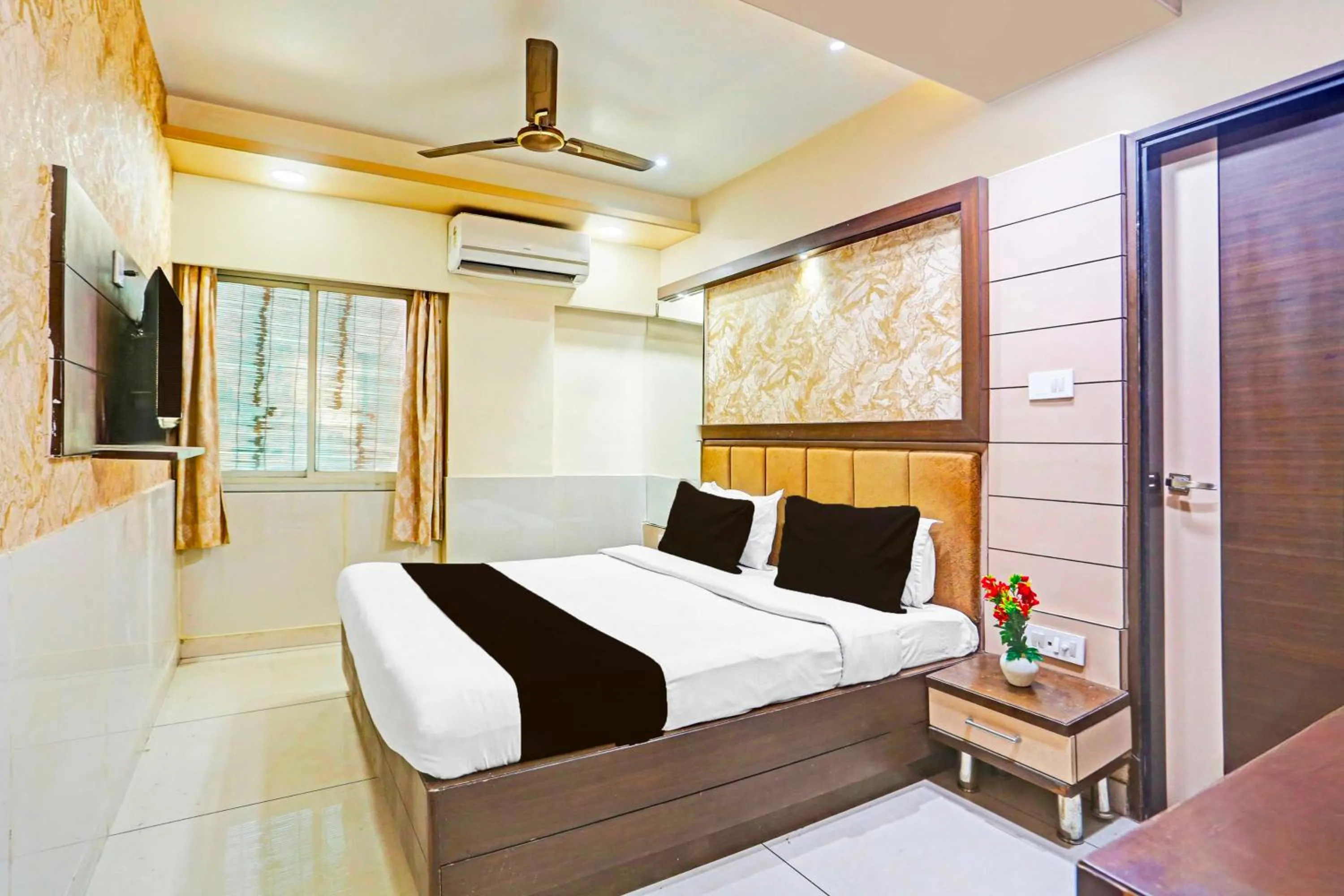 Bedroom, Bed in Collection O Taragarh Fort