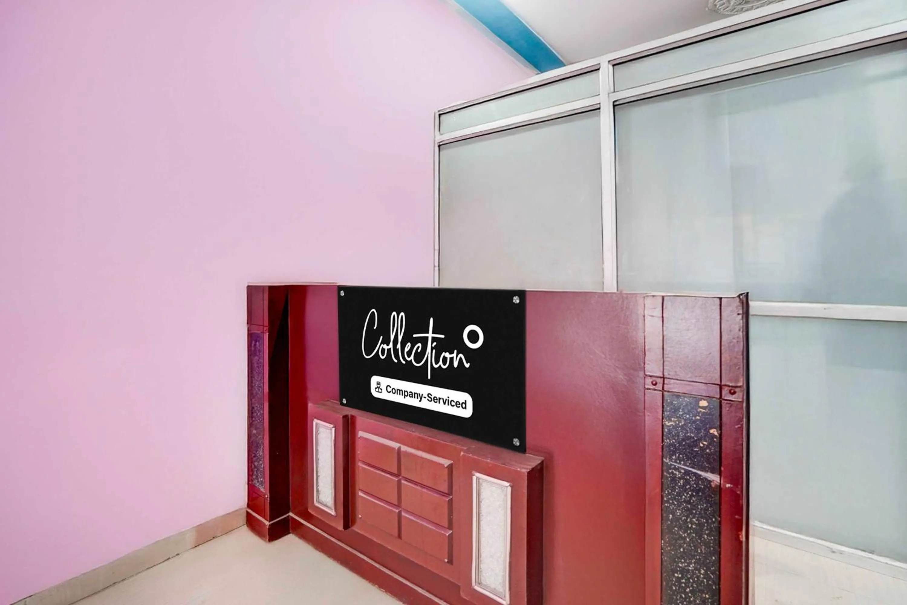 Lobby or reception in Collection O Behror