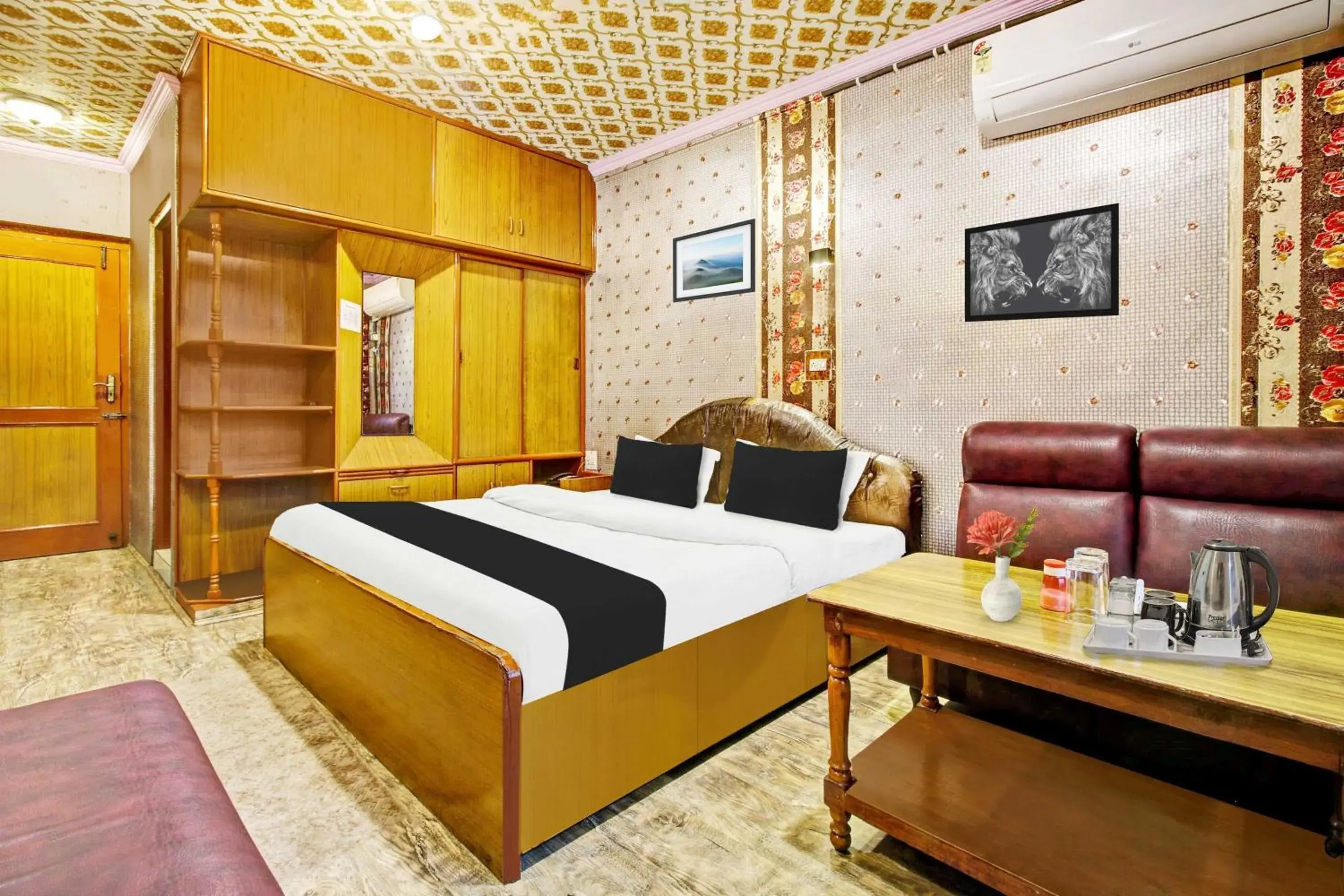Bedroom in Collection O Residency Road Srinagar Bedroom in Collection O Residency Road Srinagar