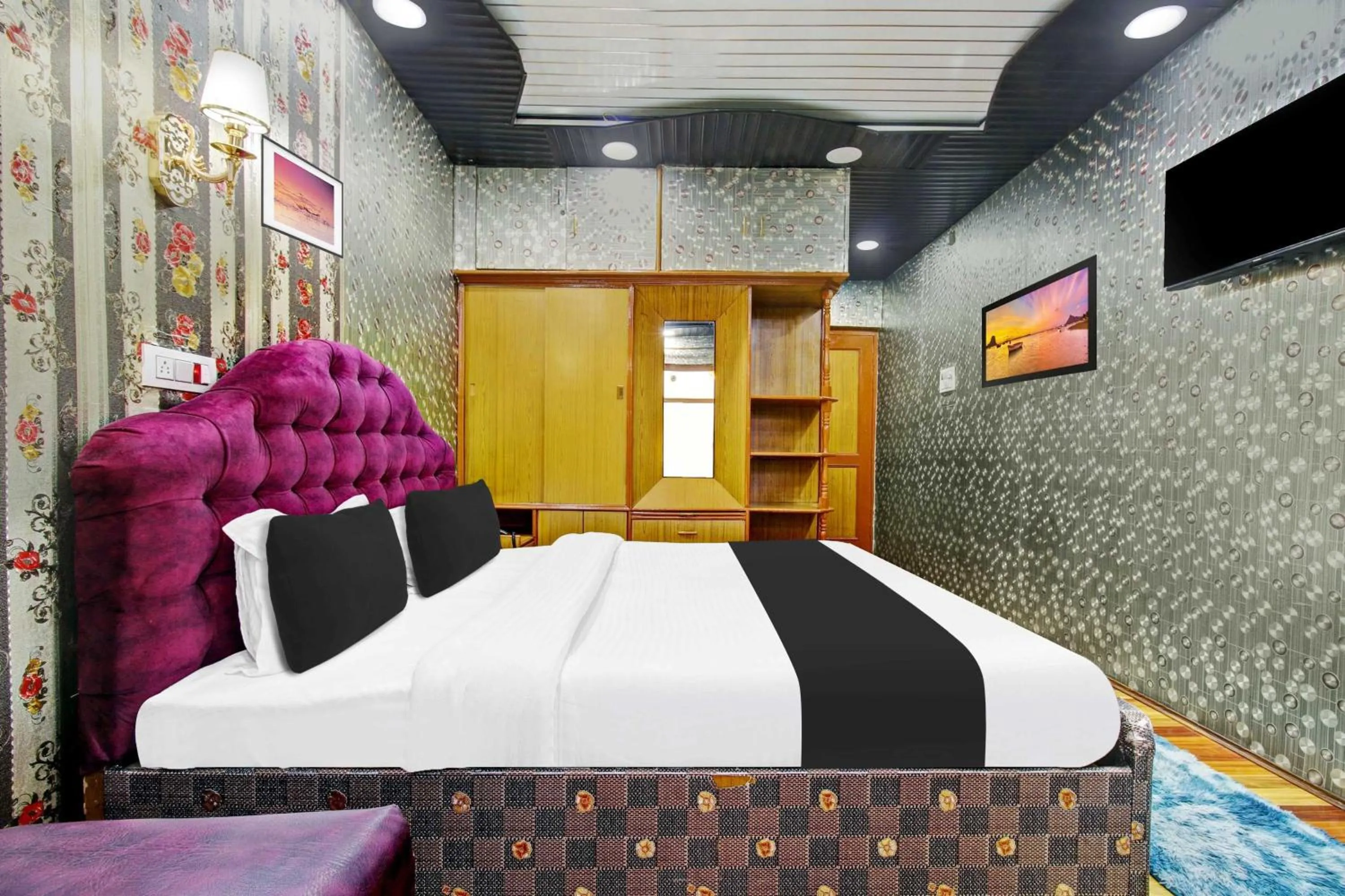 Bedroom, Bed in Collection O Residency Road Srinagar