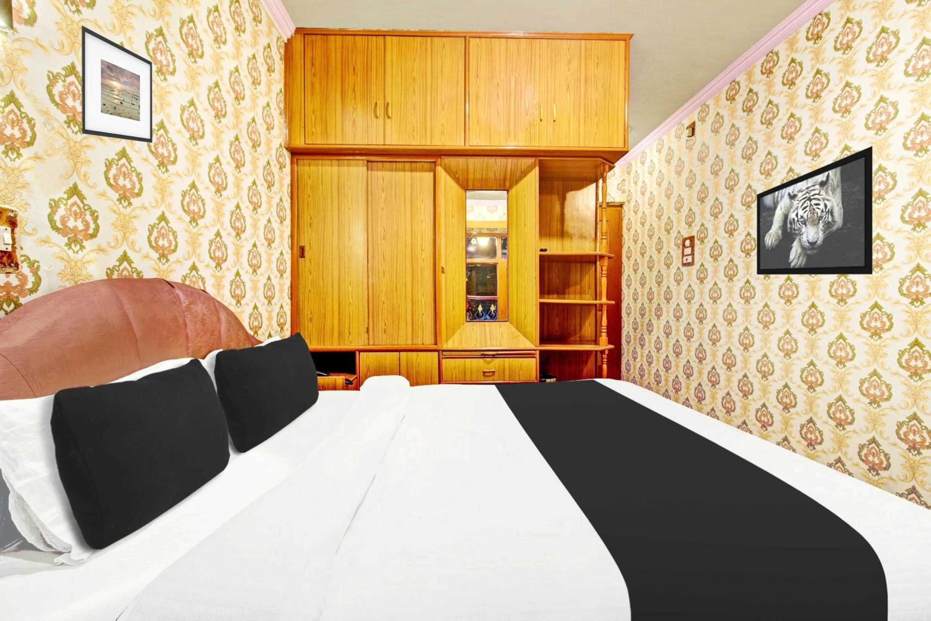 Bedroom, Bed in Collection O Residency Road Srinagar