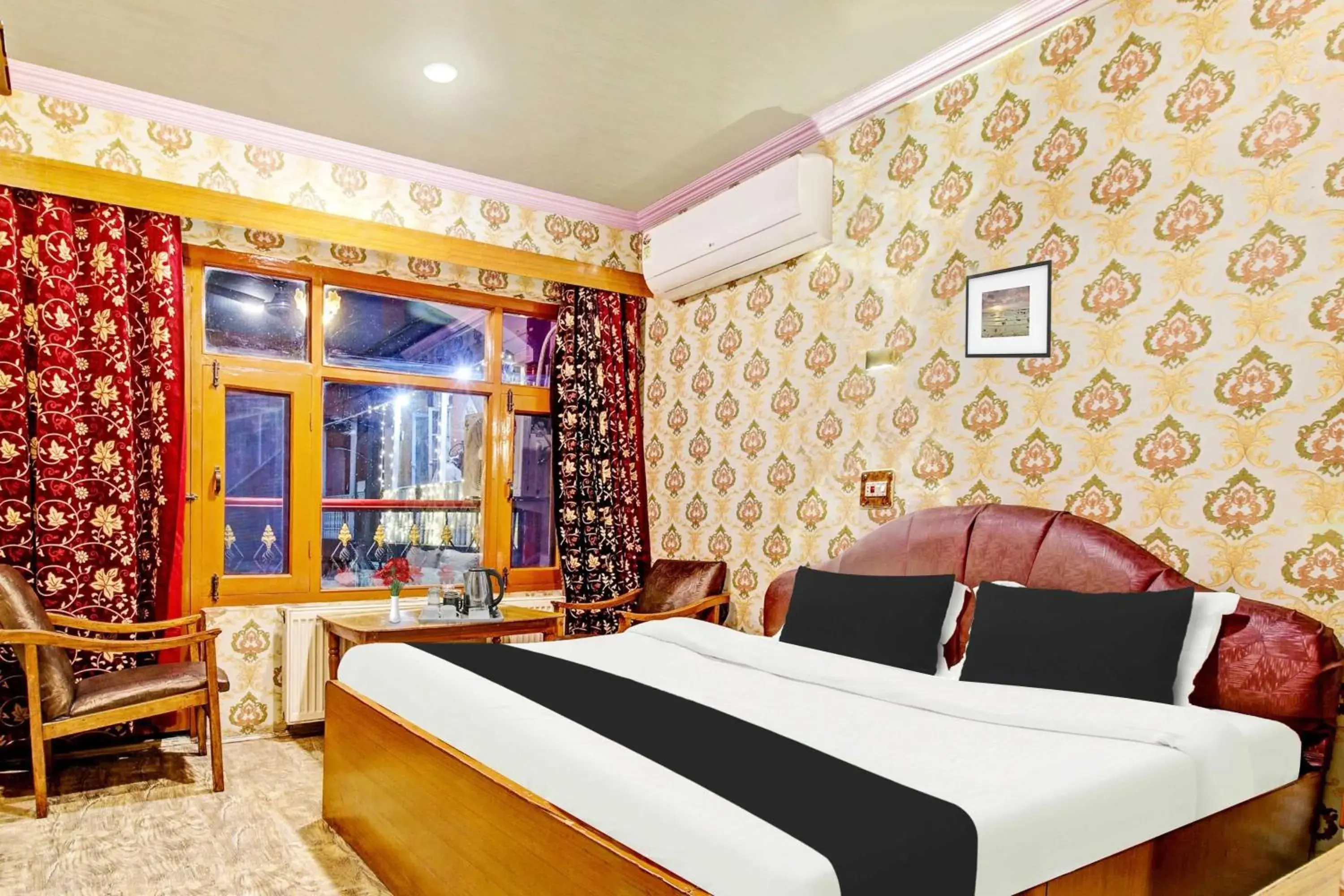 Bedroom in Collection O Residency Road Srinagar Bedroom in Collection O Residency Road Srinagar