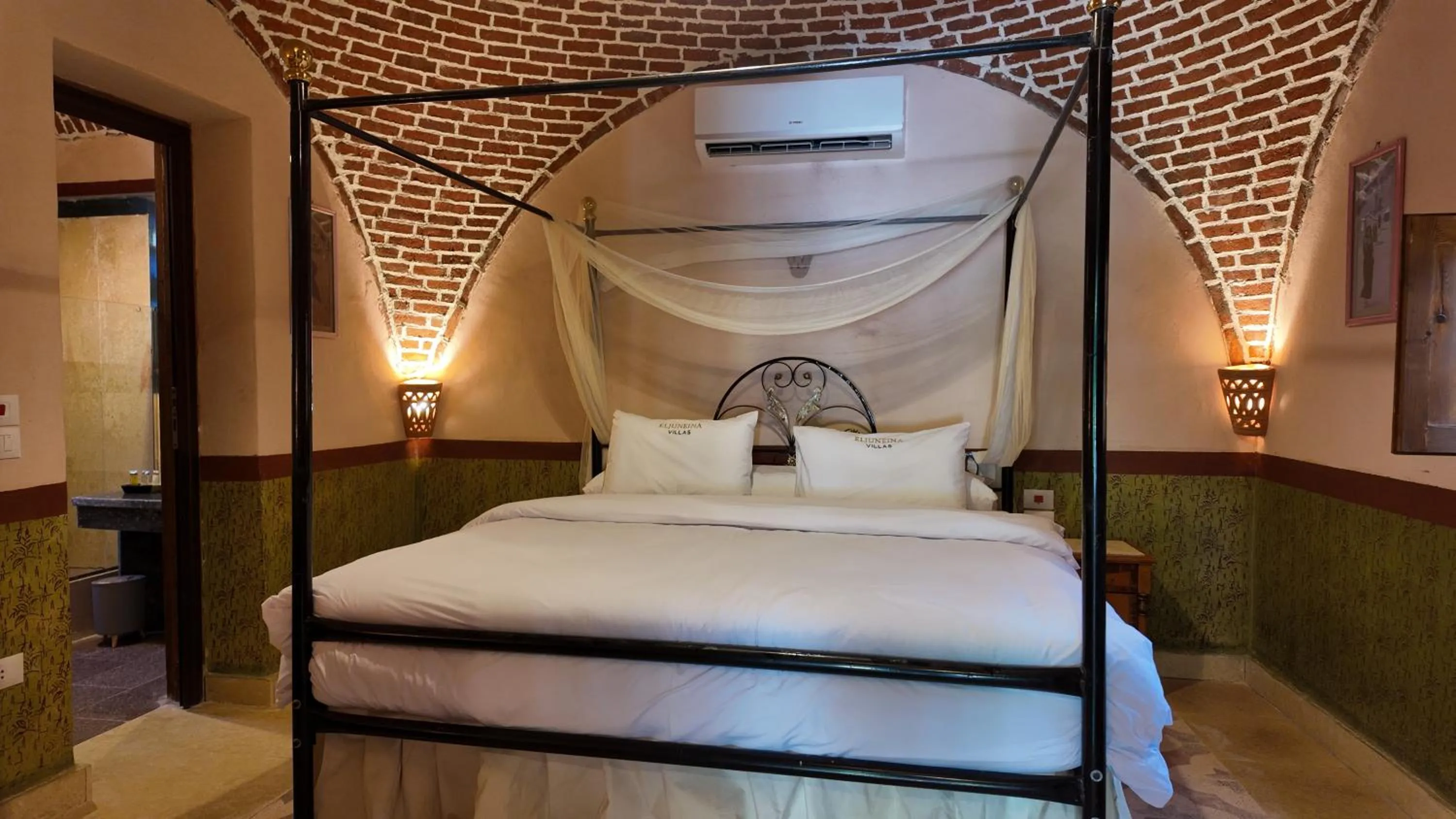 Bed in El Juneina Villas