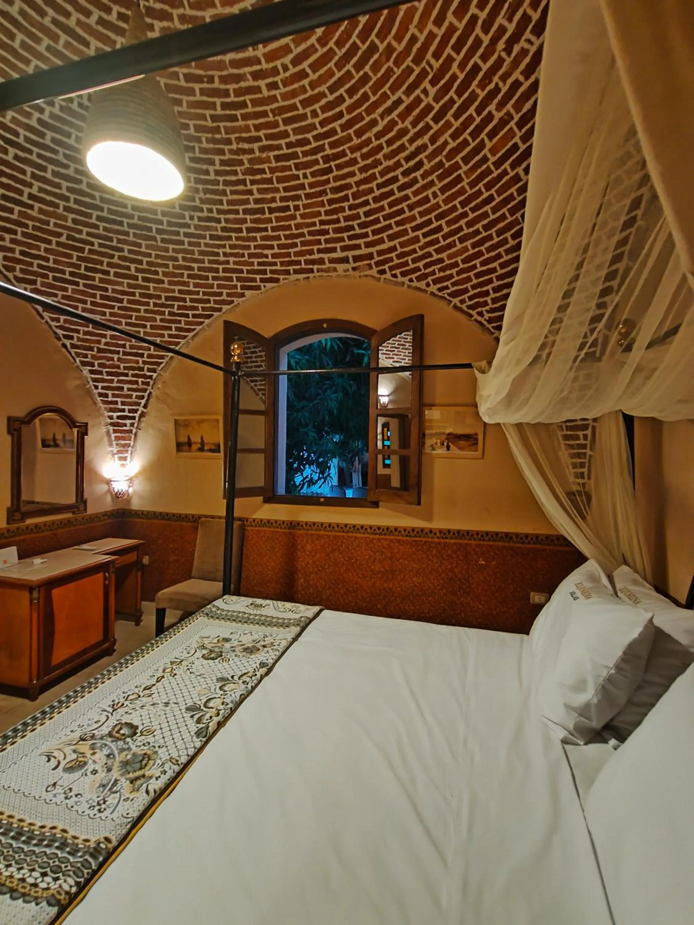 Property building, Bed in El Juneina Villas