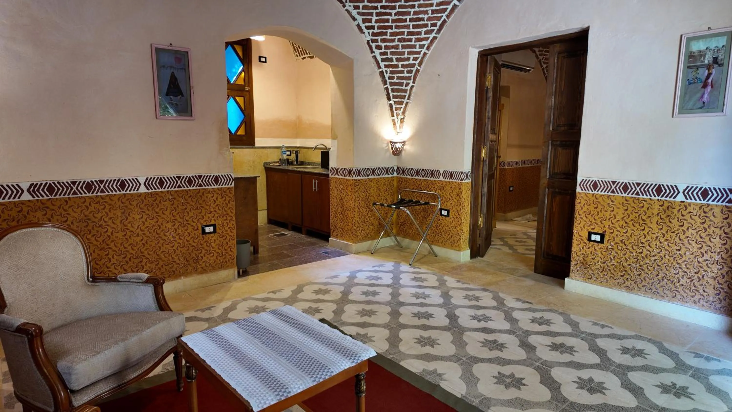 Kitchen or kitchenette, Bed in El Juneina Villas