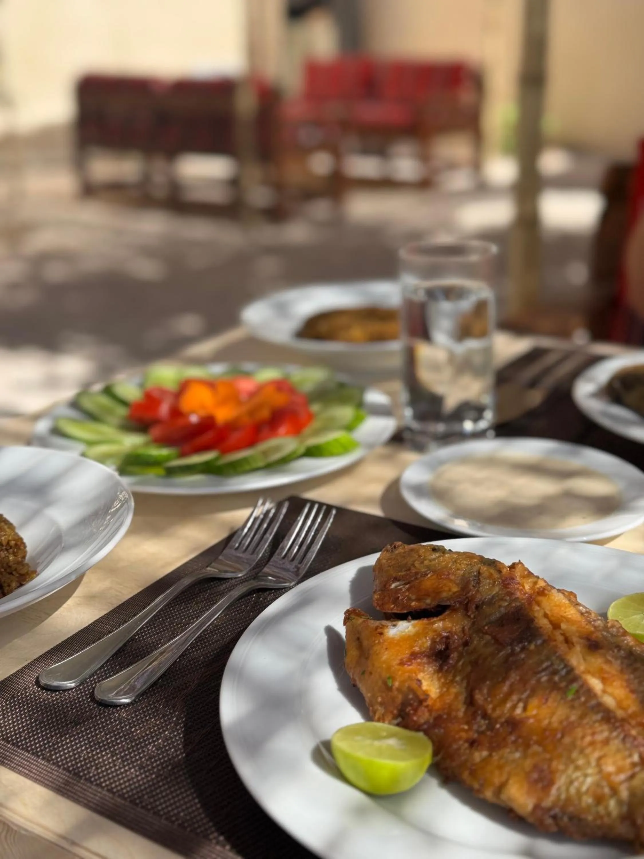 Restaurant/places to eat in El Juneina Villas