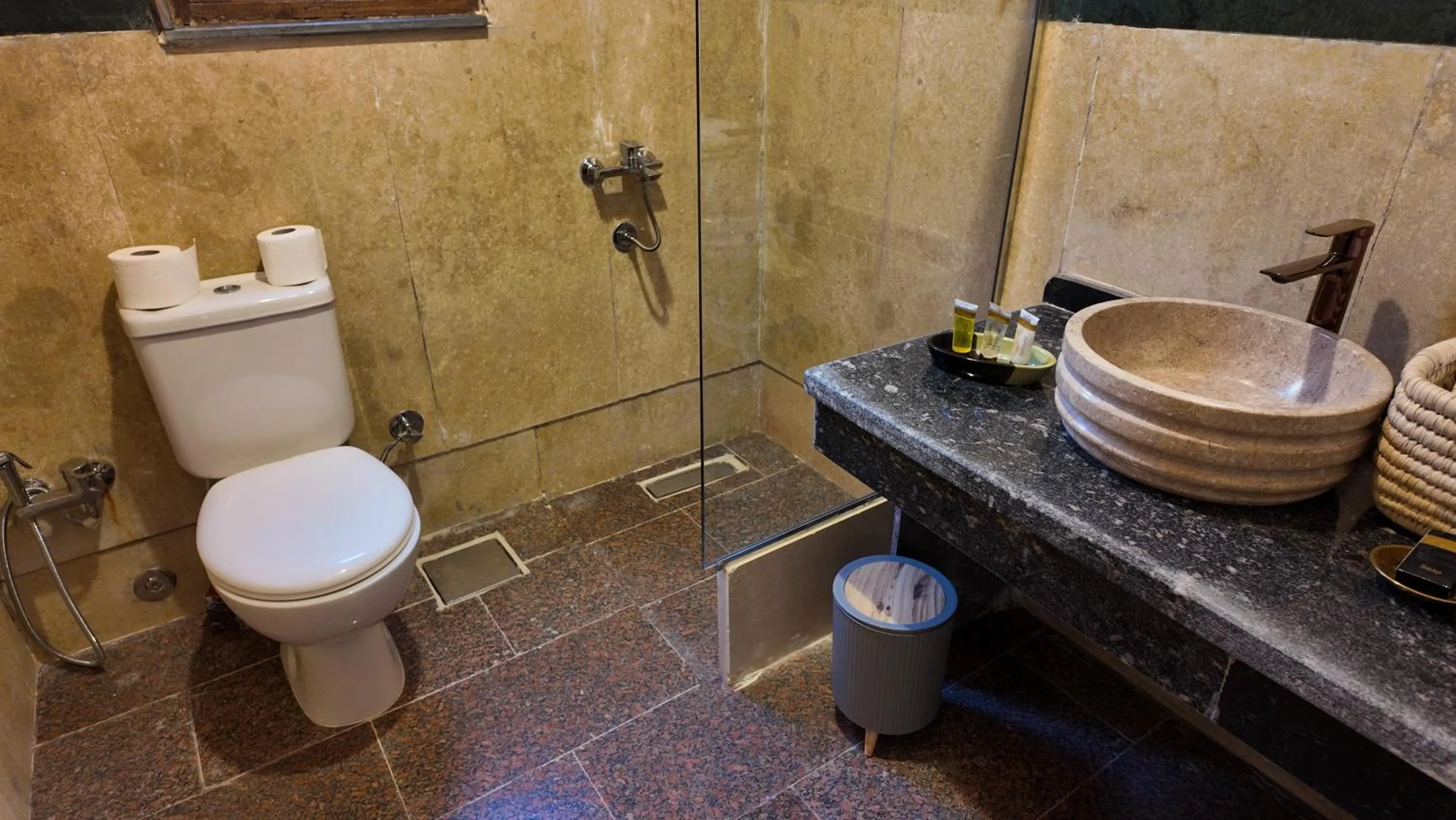 Shower in El Juneina Villas