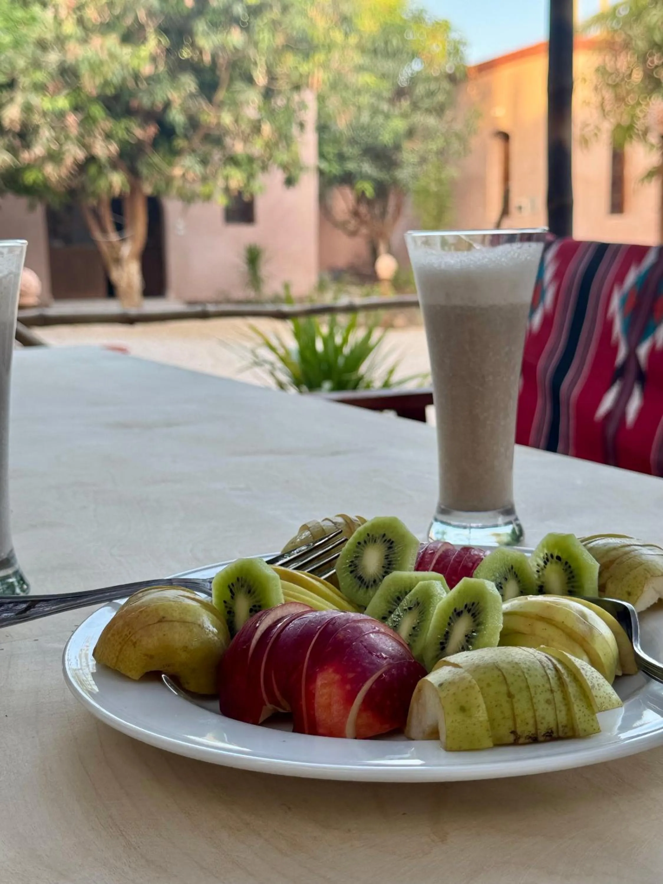 Restaurant/places to eat in El Juneina Villas