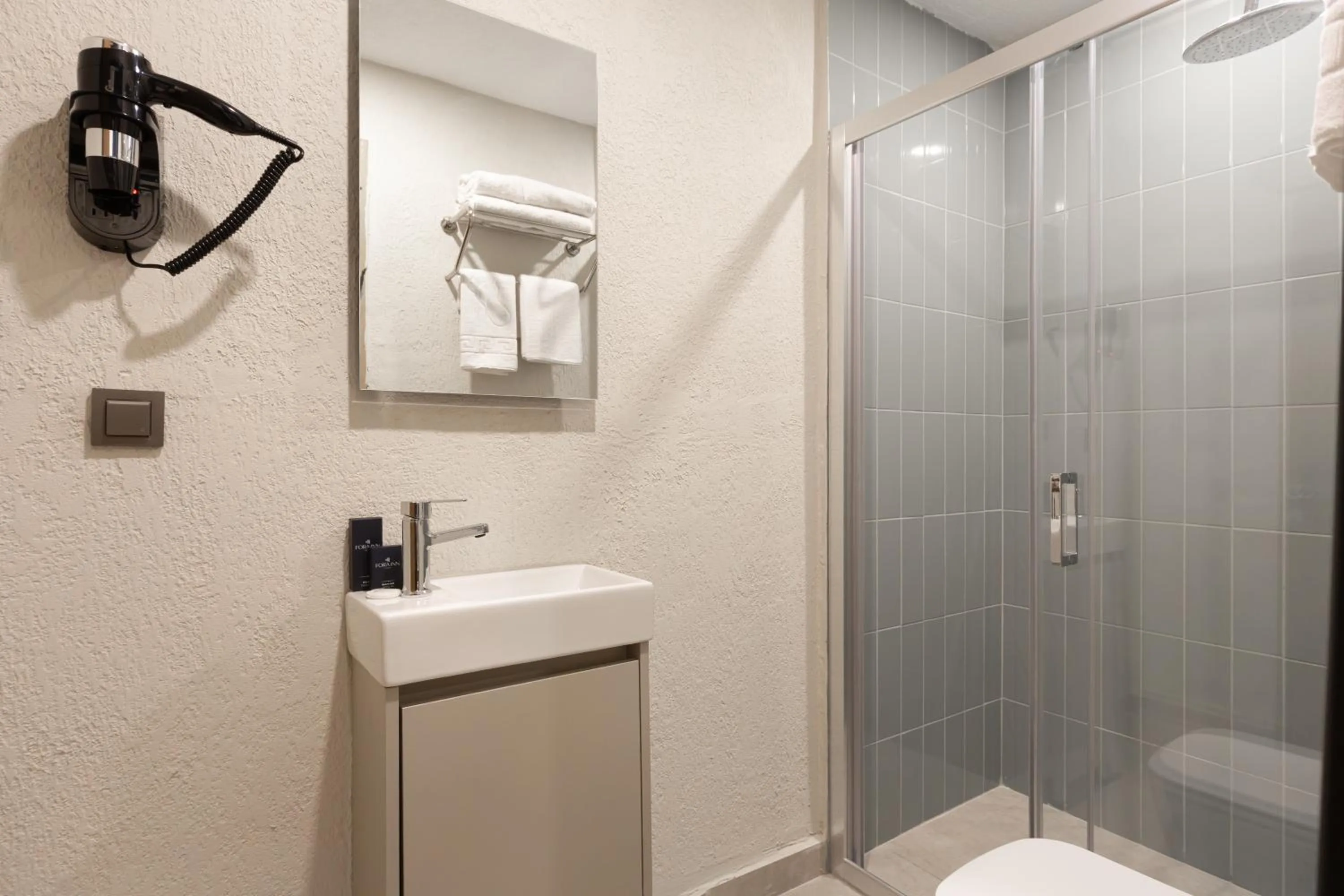 Bathroom in Fora Inn Lara