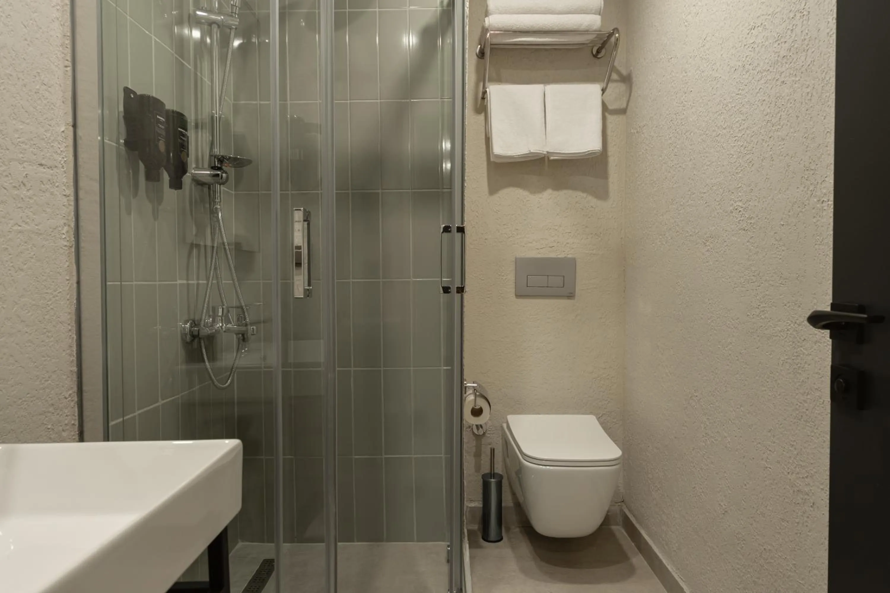 Bathroom in Fora Inn Lara