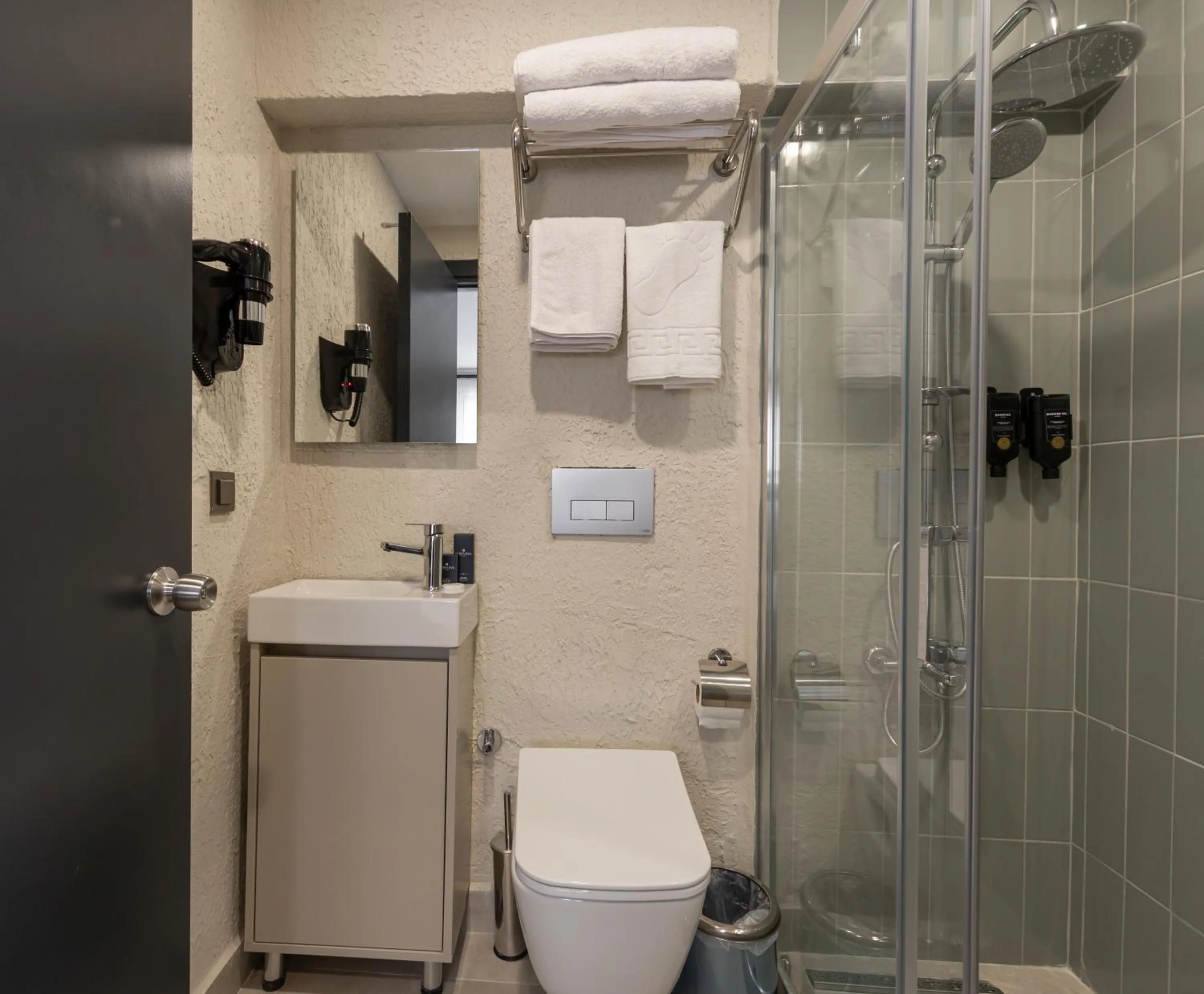 Bathroom in Fora Inn Lara