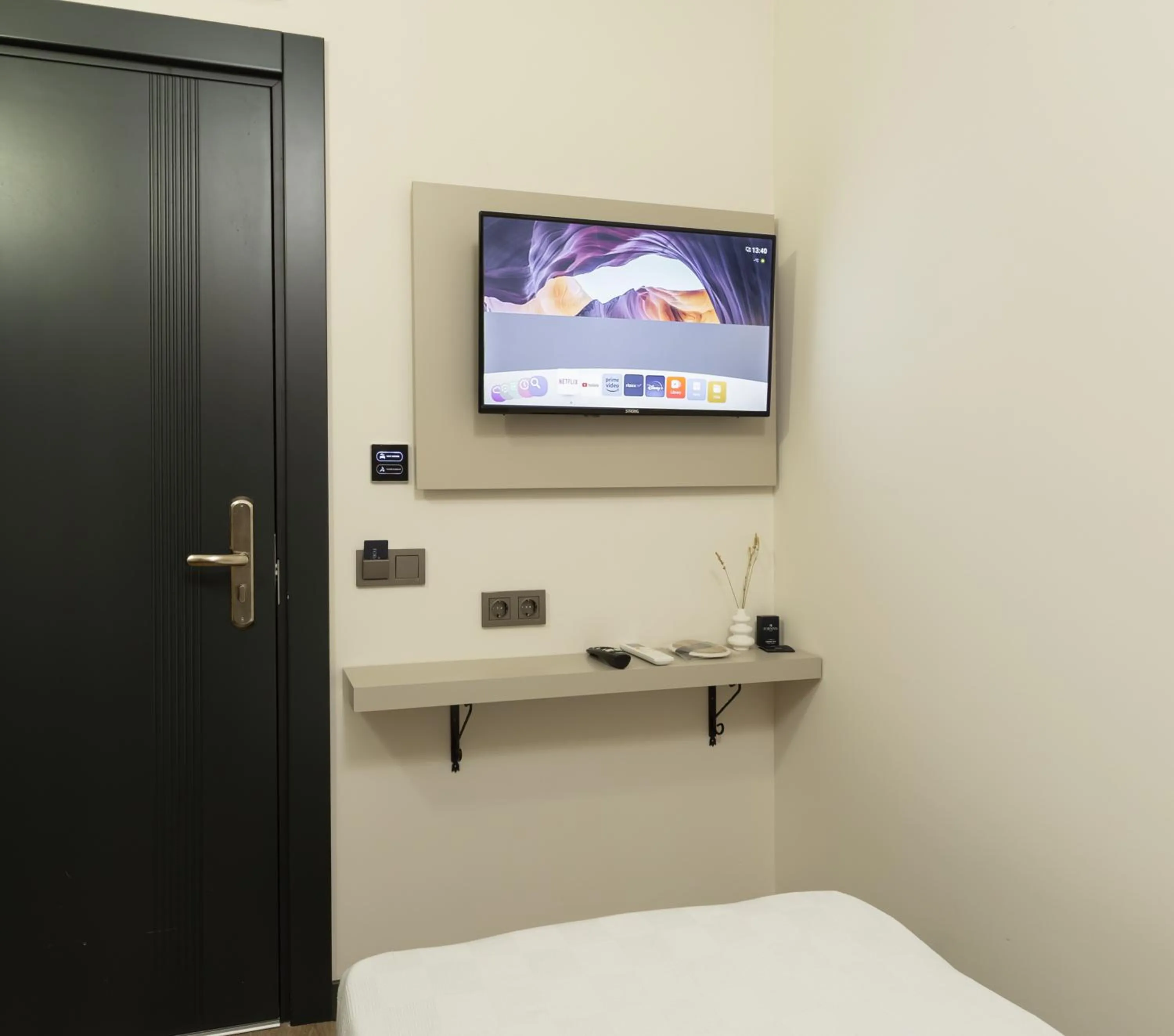 TV and multimedia in Fora Inn Lara