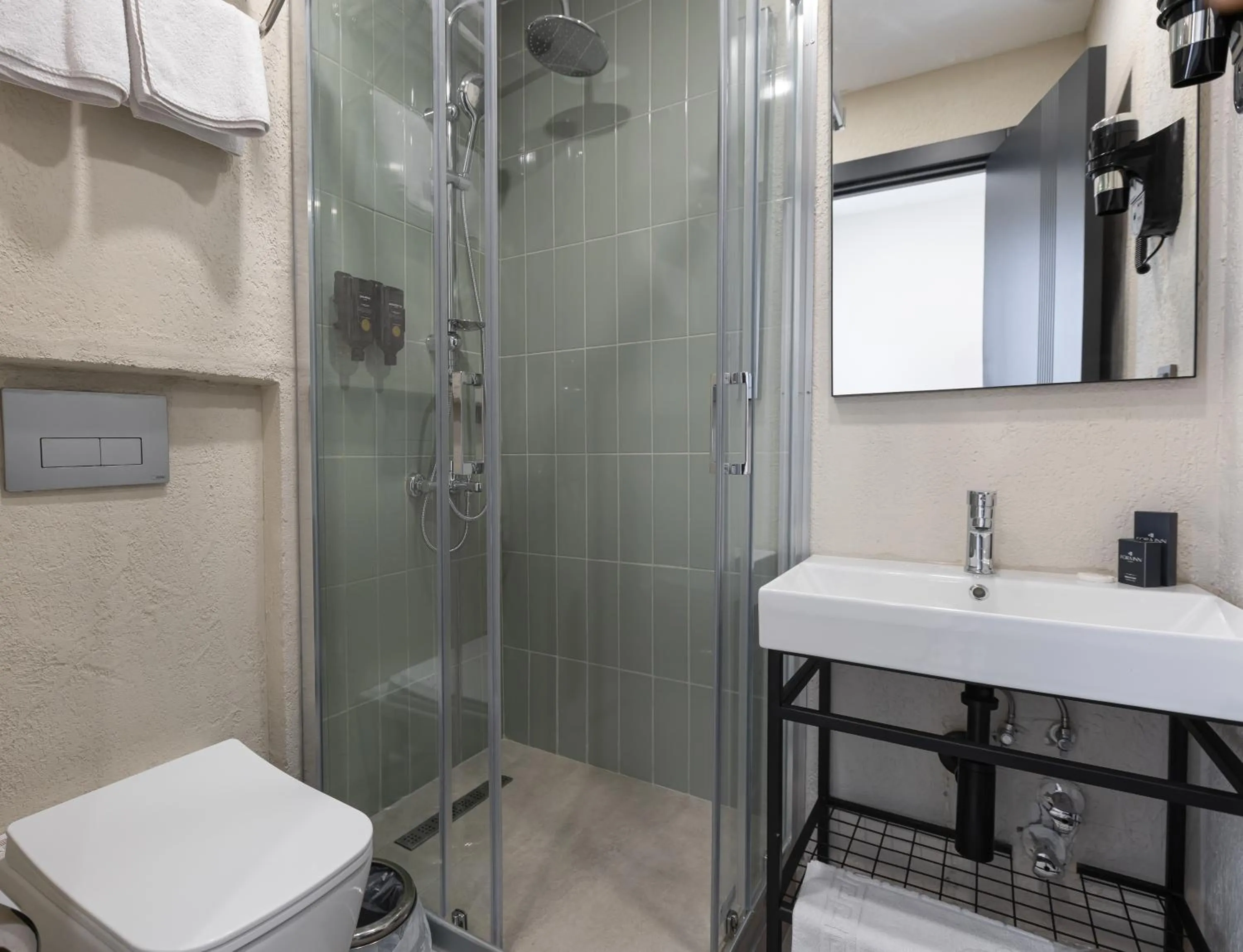 Bathroom in Fora Inn Lara