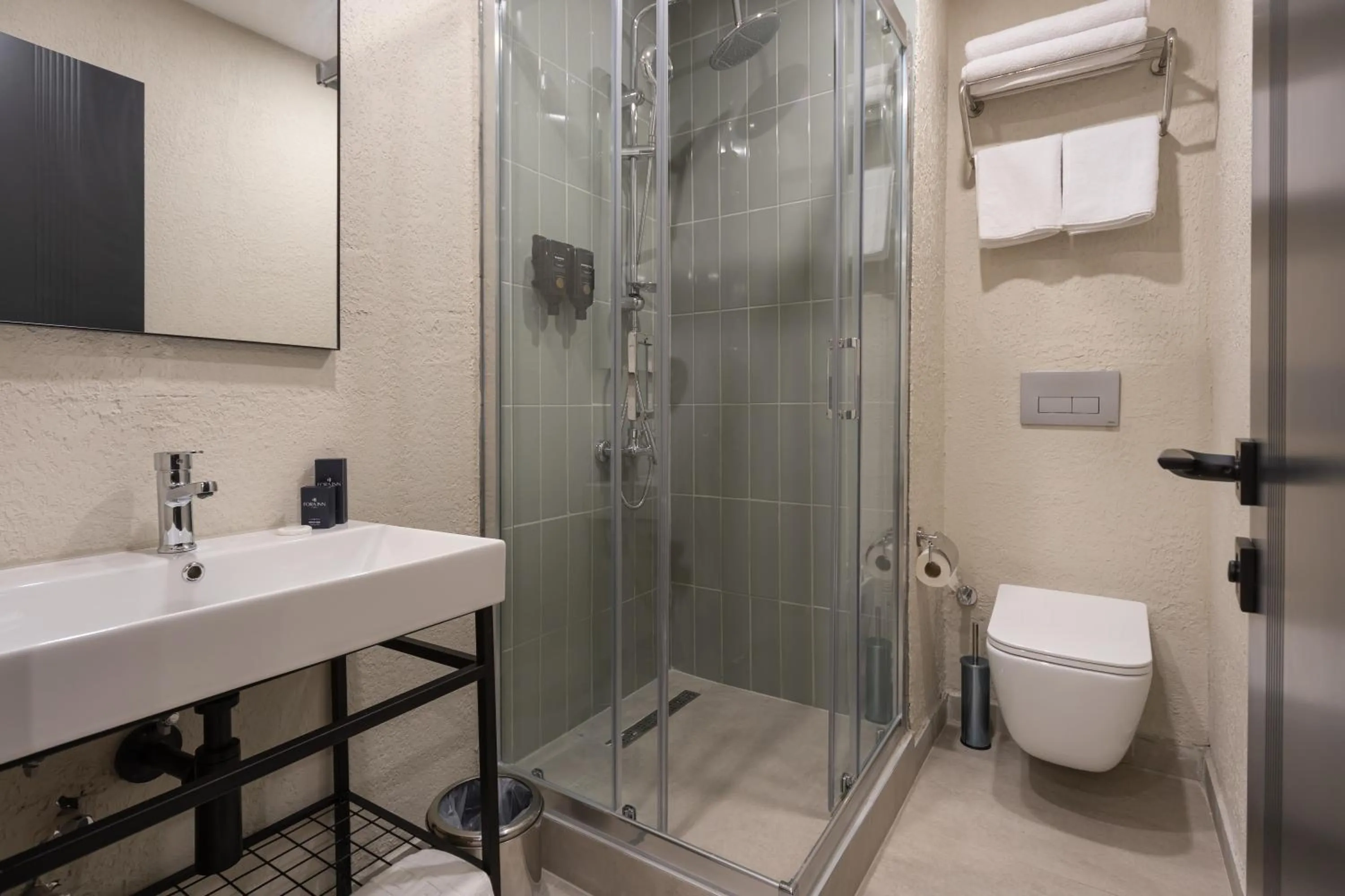 Bathroom in Fora Inn Lara