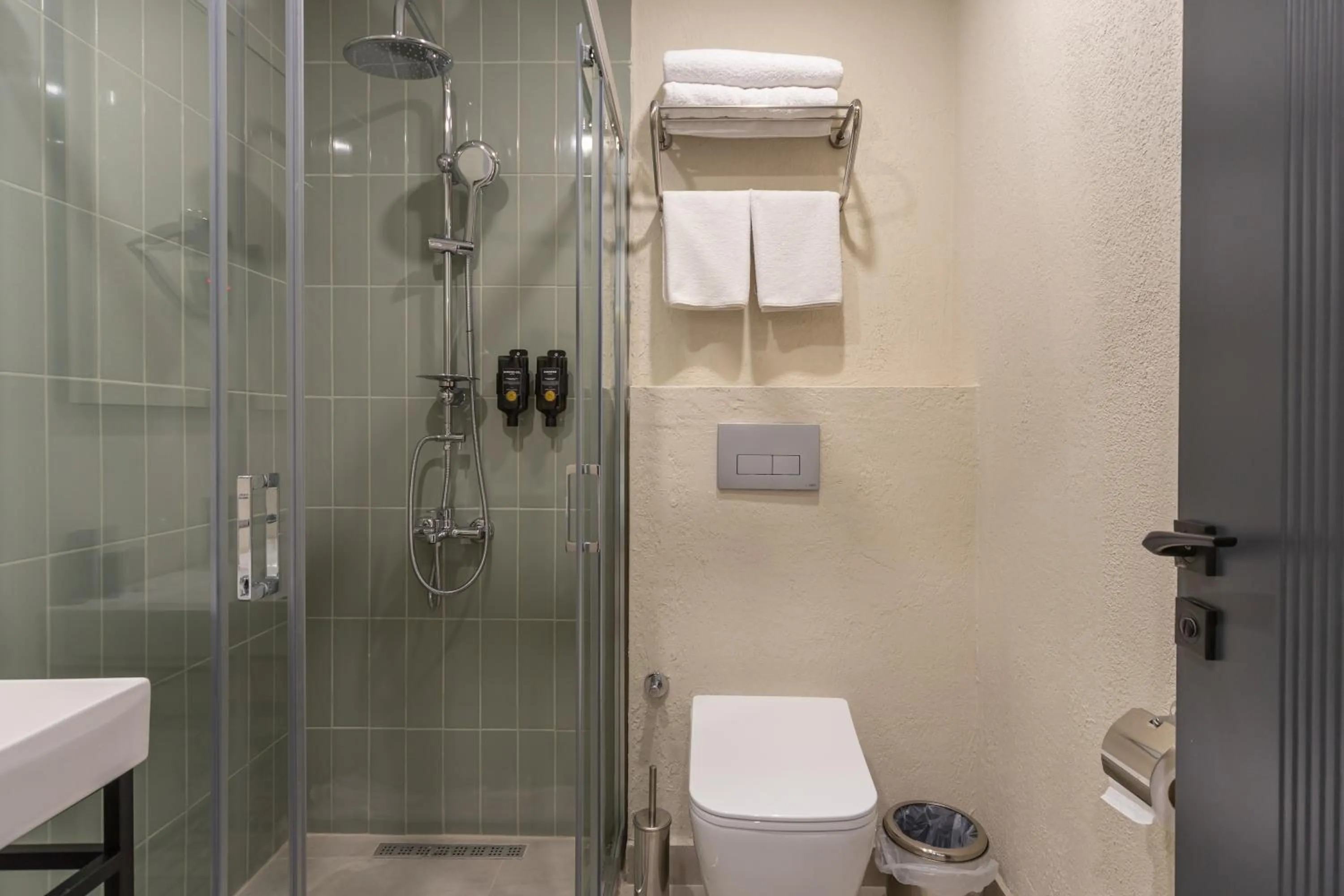 Bathroom in Fora Inn Lara