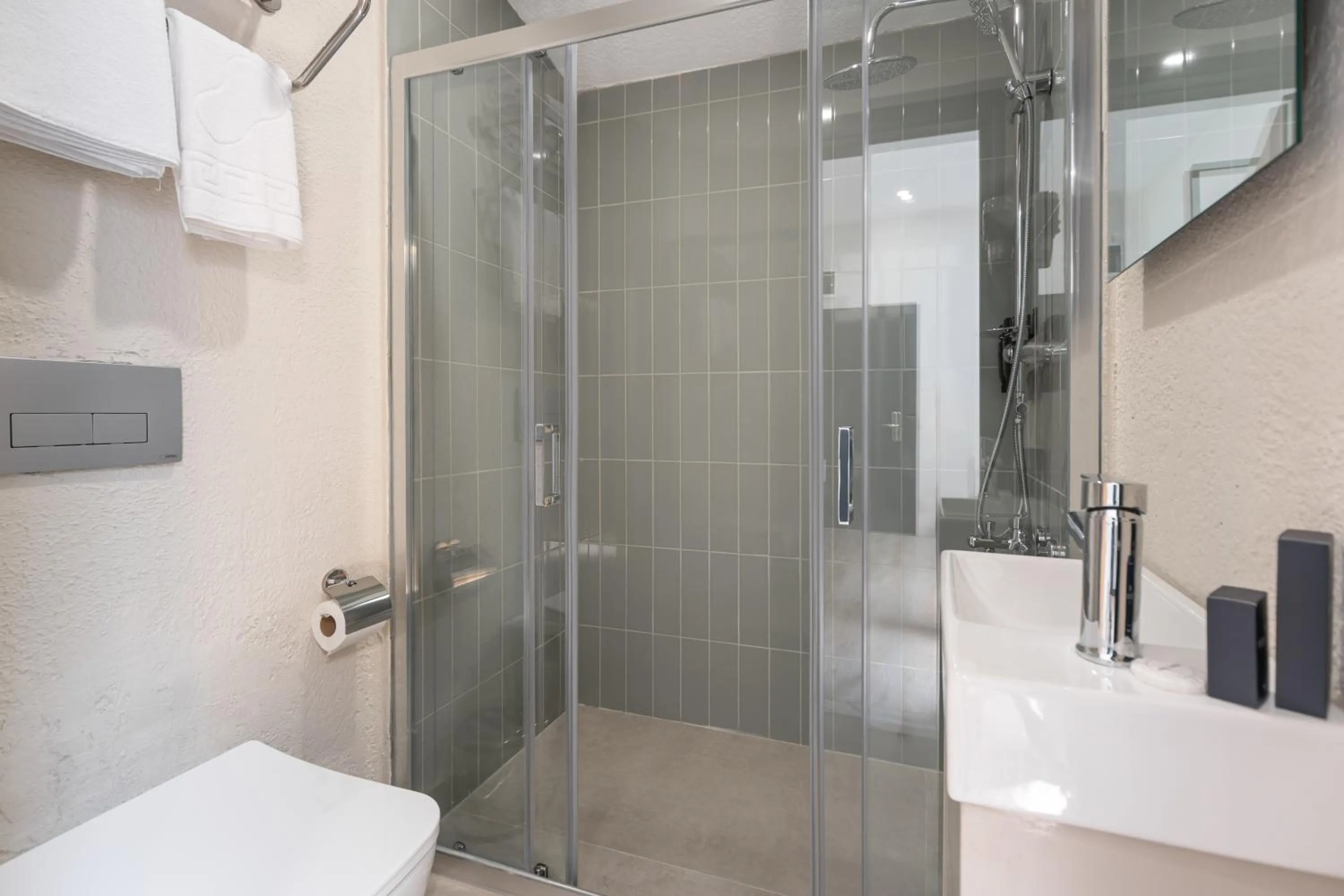 Bathroom in Fora Inn Lara