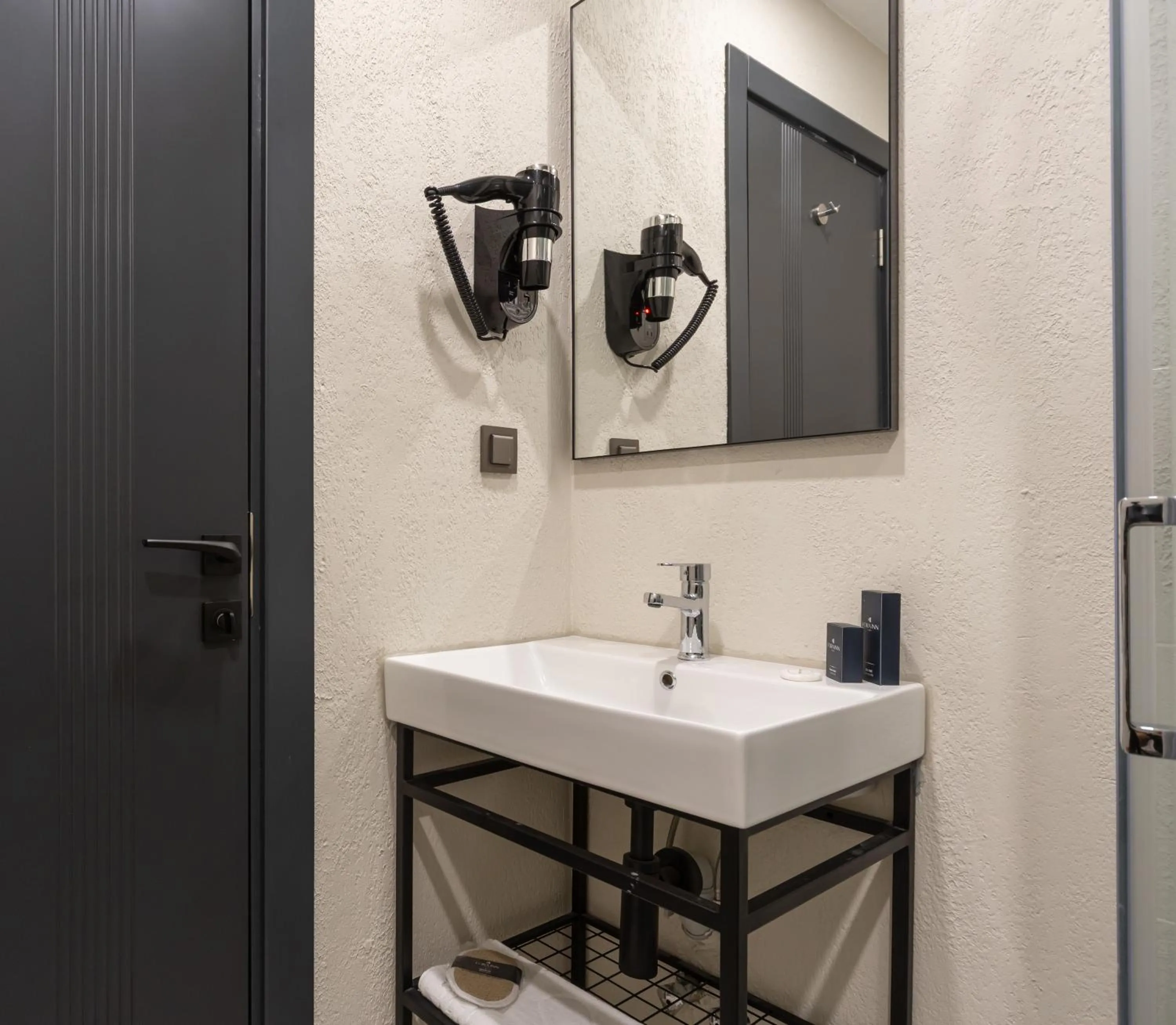 Bathroom in Fora Inn Lara