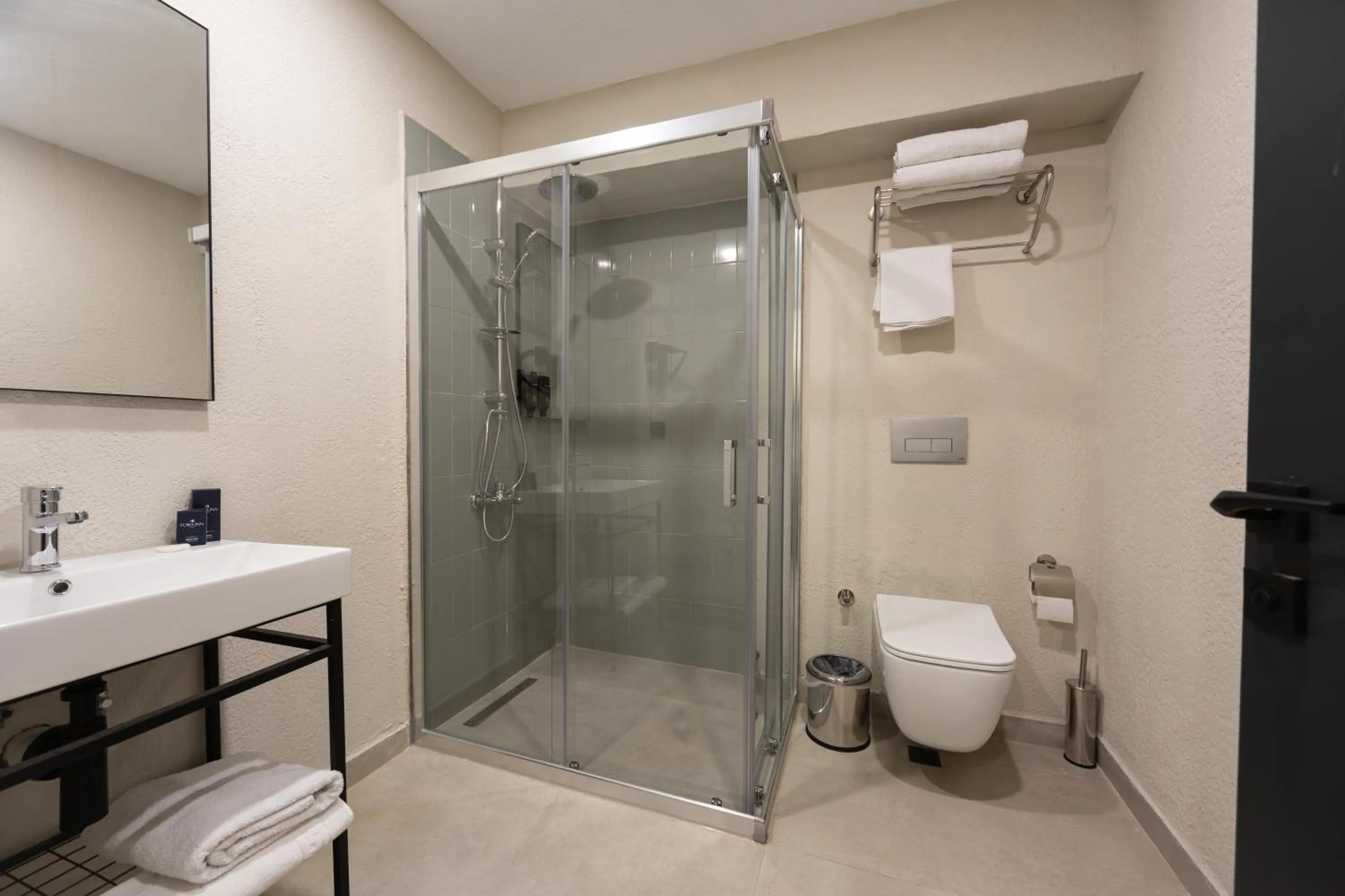 Bathroom in Fora Inn Lara