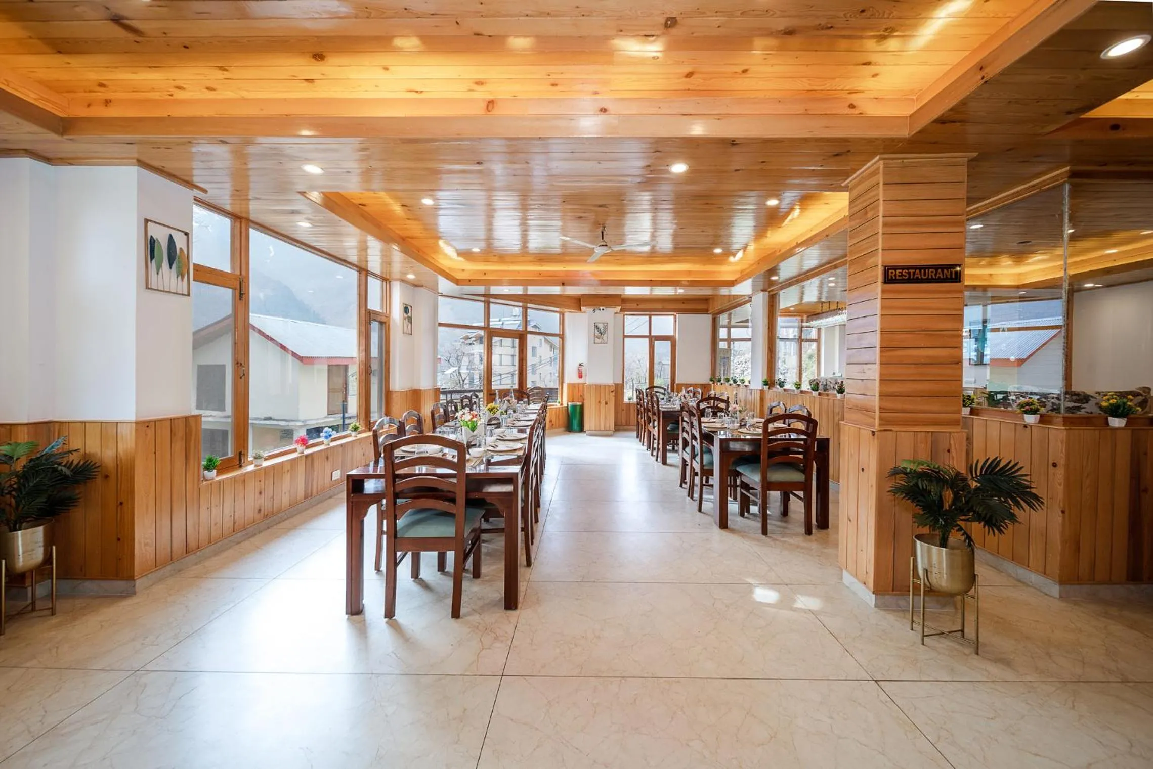 Restaurant/places to eat in Hotel SNAS Retreat Manali