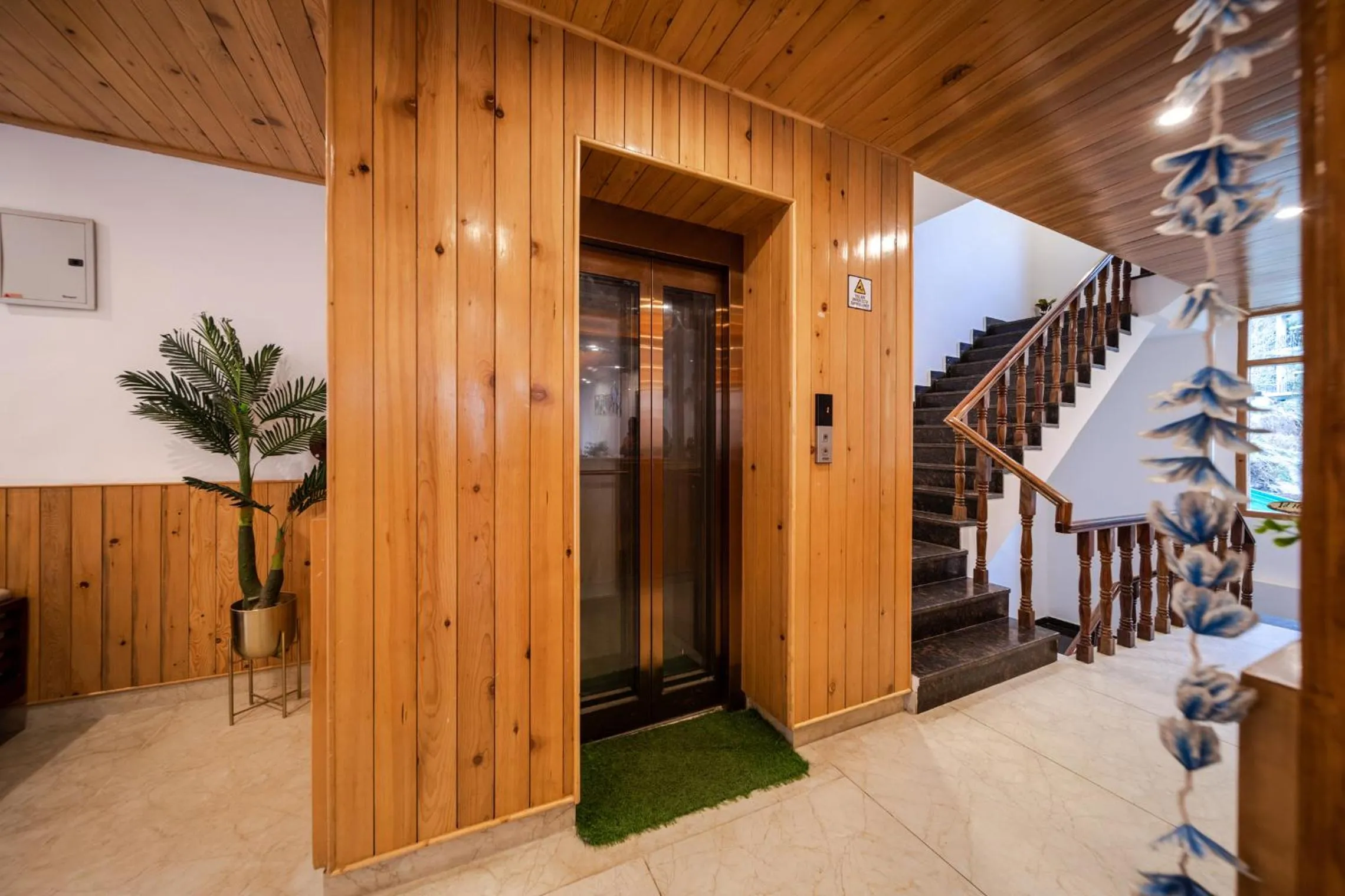 elevator in Hotel SNAS Retreat Manali