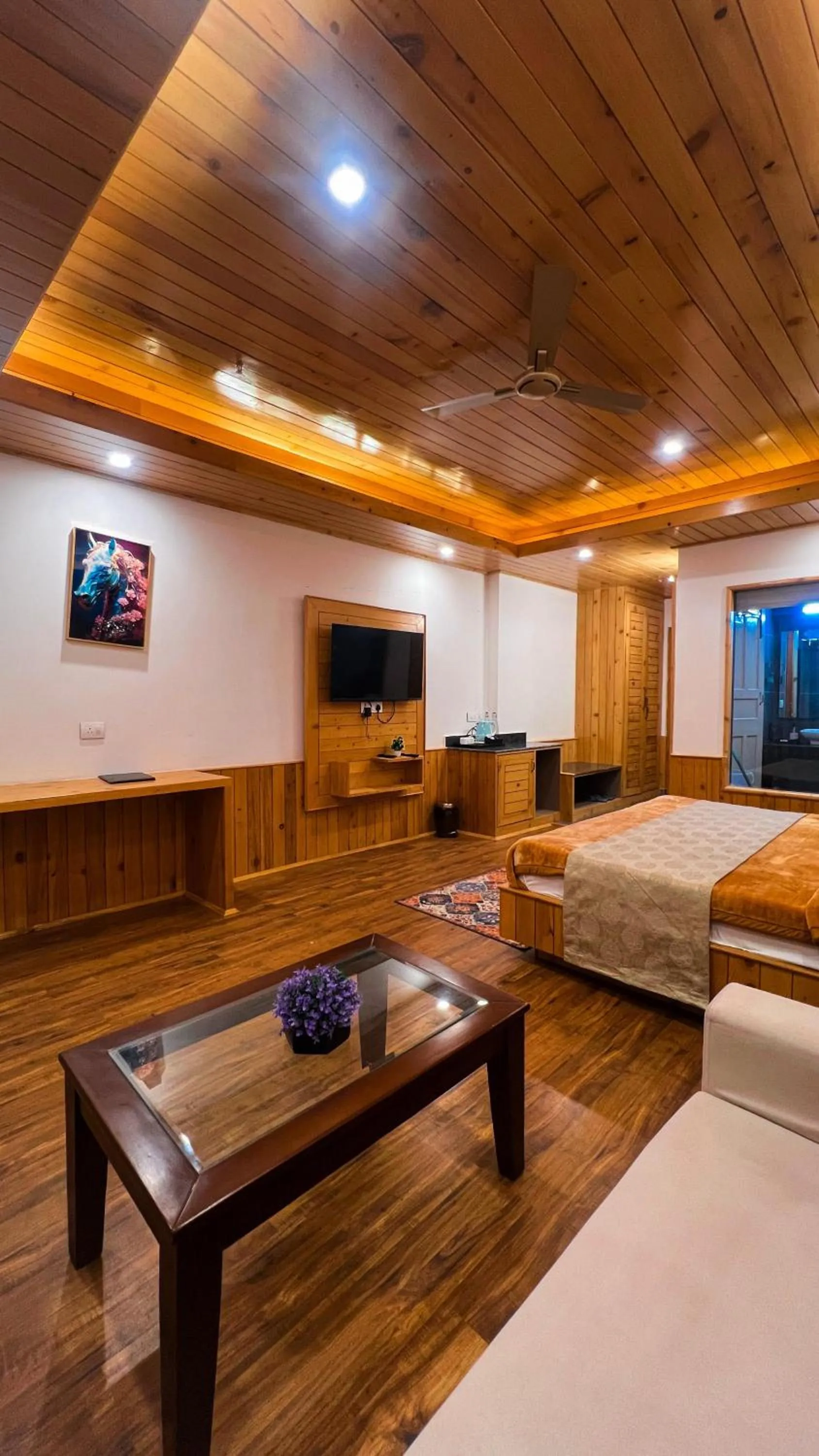 Photo of the whole room, Bed in Hotel SNAS Retreat Manali