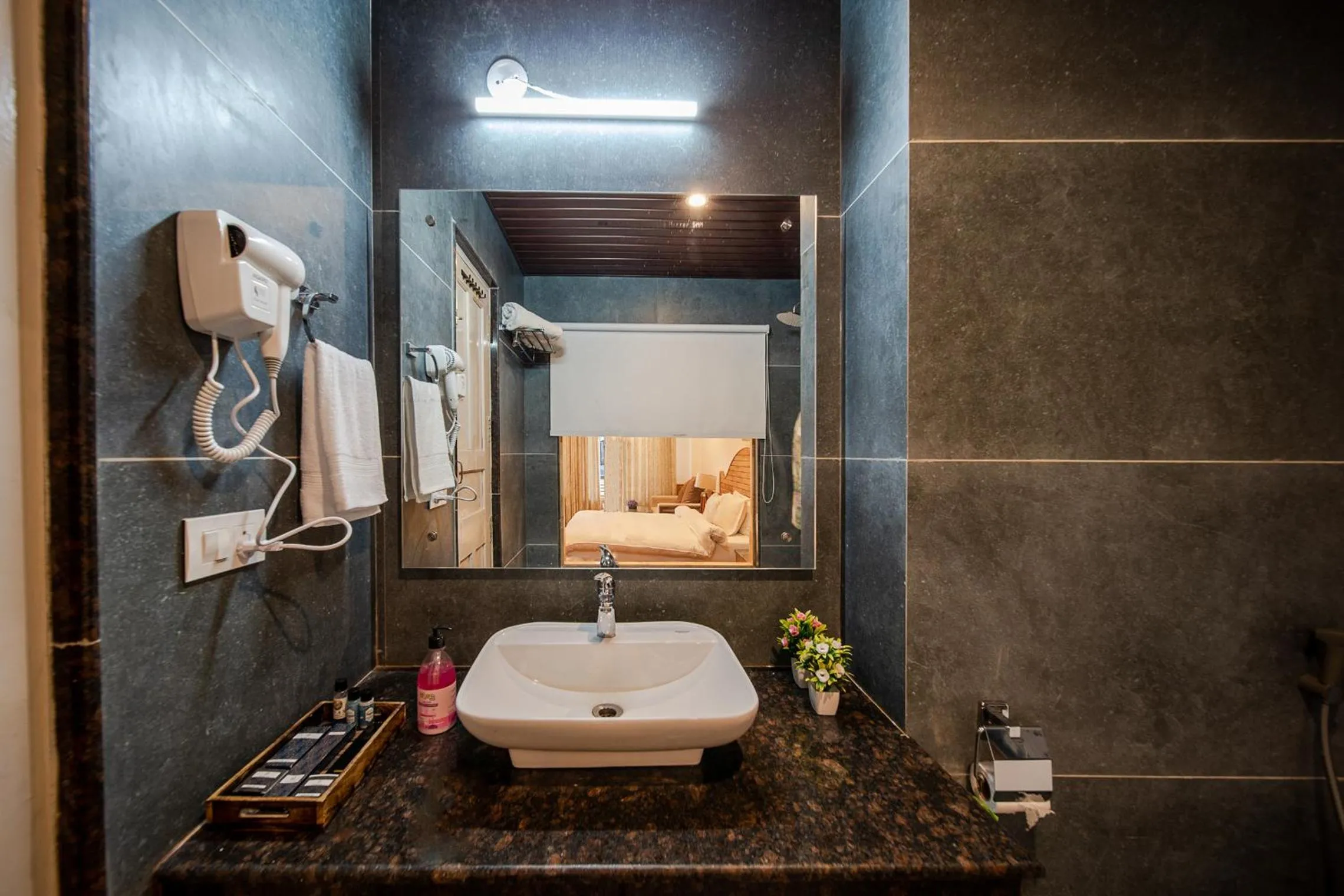 Bathroom in Hotel SNAS Retreat Manali