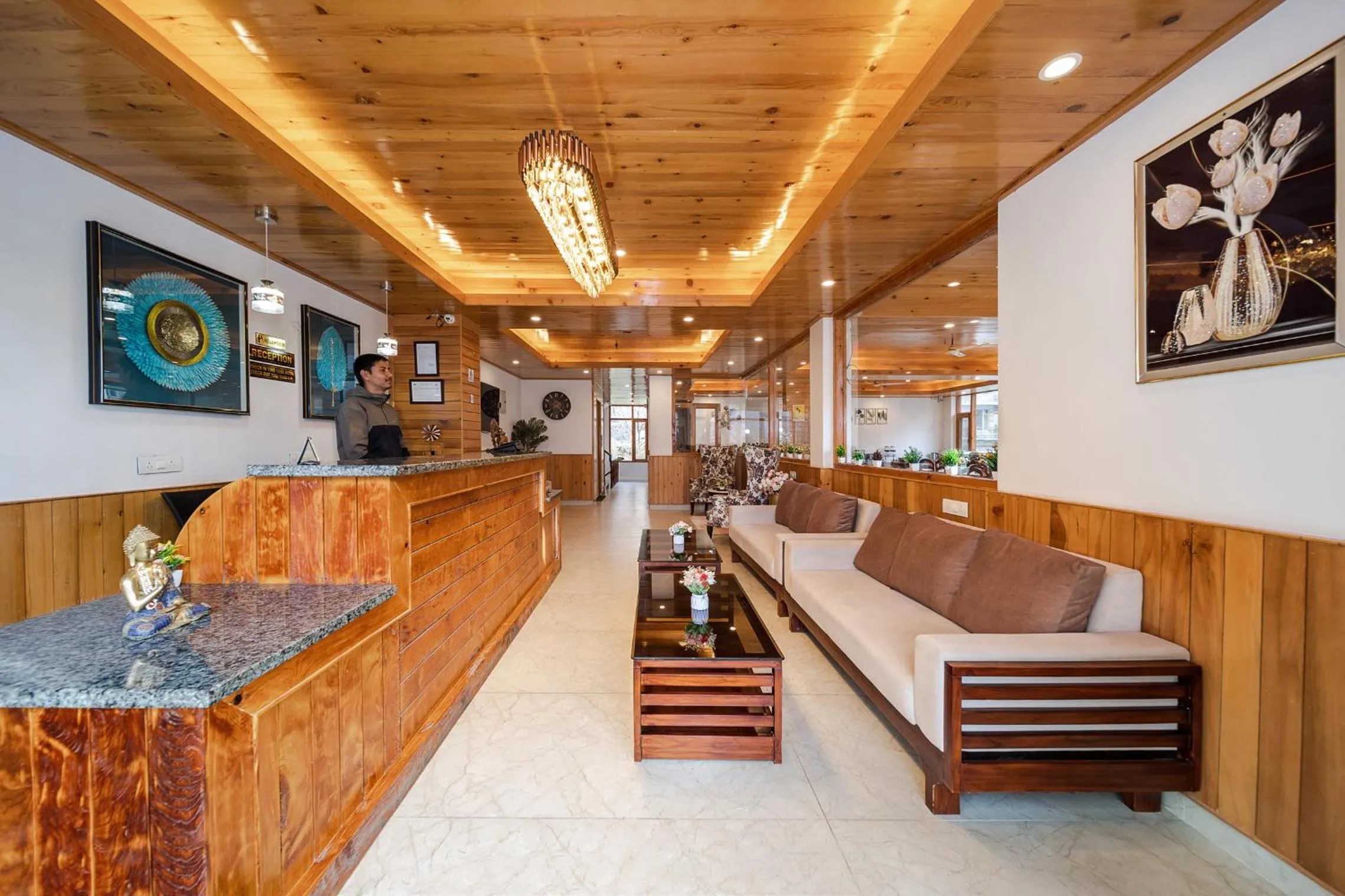 Lobby or reception in Hotel SNAS Retreat Manali